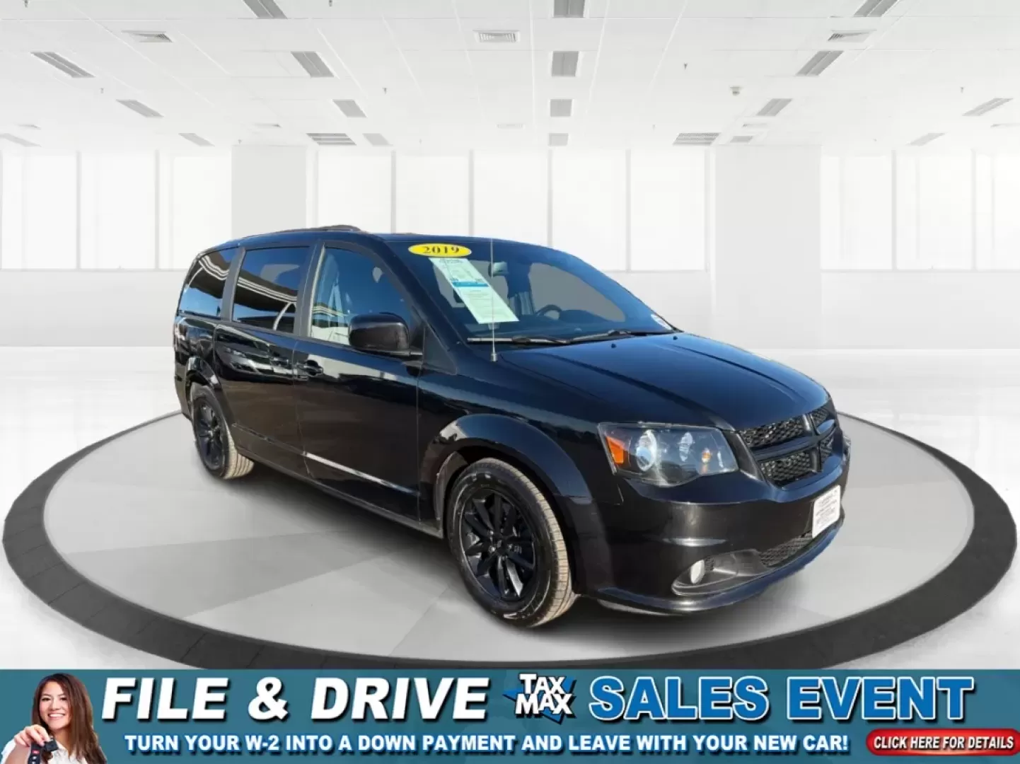 2019 Dodge Grand Caravan GT (2C4RDGEG3KR) with an Pentastar 3.6L V-6 DOHC engine, located at 1099 N County Rd 25A , Troy, OH, 45373, (937) 908-9800, 40.057079, -84.212883 - Step into the world of family adventures and daily commutes with the 2019 Dodge Grand Caravan GT, now available at Advantage Car and Credit - Piqua in Piqua, OH. Whether you're shuttling the kids to soccer practice or planning a weekend getaway, this versatile passenger van is designed to meet all y - Photo#0