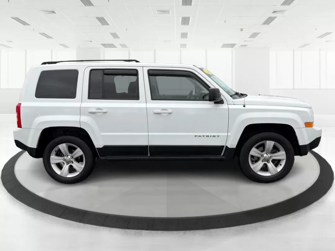 2016 Jeep Patriot Latitude (1C4NJRFB1GD) with an 2.4L I-4 DOHC engine, located at 1184 Kauffman Ave, Fairborn, OH, 45324, (937) 908-9800, 39.807072, -84.030914 - ### Discover Your Next Adventure with the 2016 Jeep Patriot Latitude at Advantage Car and Credit Fairborn<br /> <br /> Embrace the freedom of the open road with the remarkable 2016 Jeep Patriot Latitude, available now at Advantage Car and Credit in Fairborn, OH. This versatile SUV is ideal for thos - Photo#1