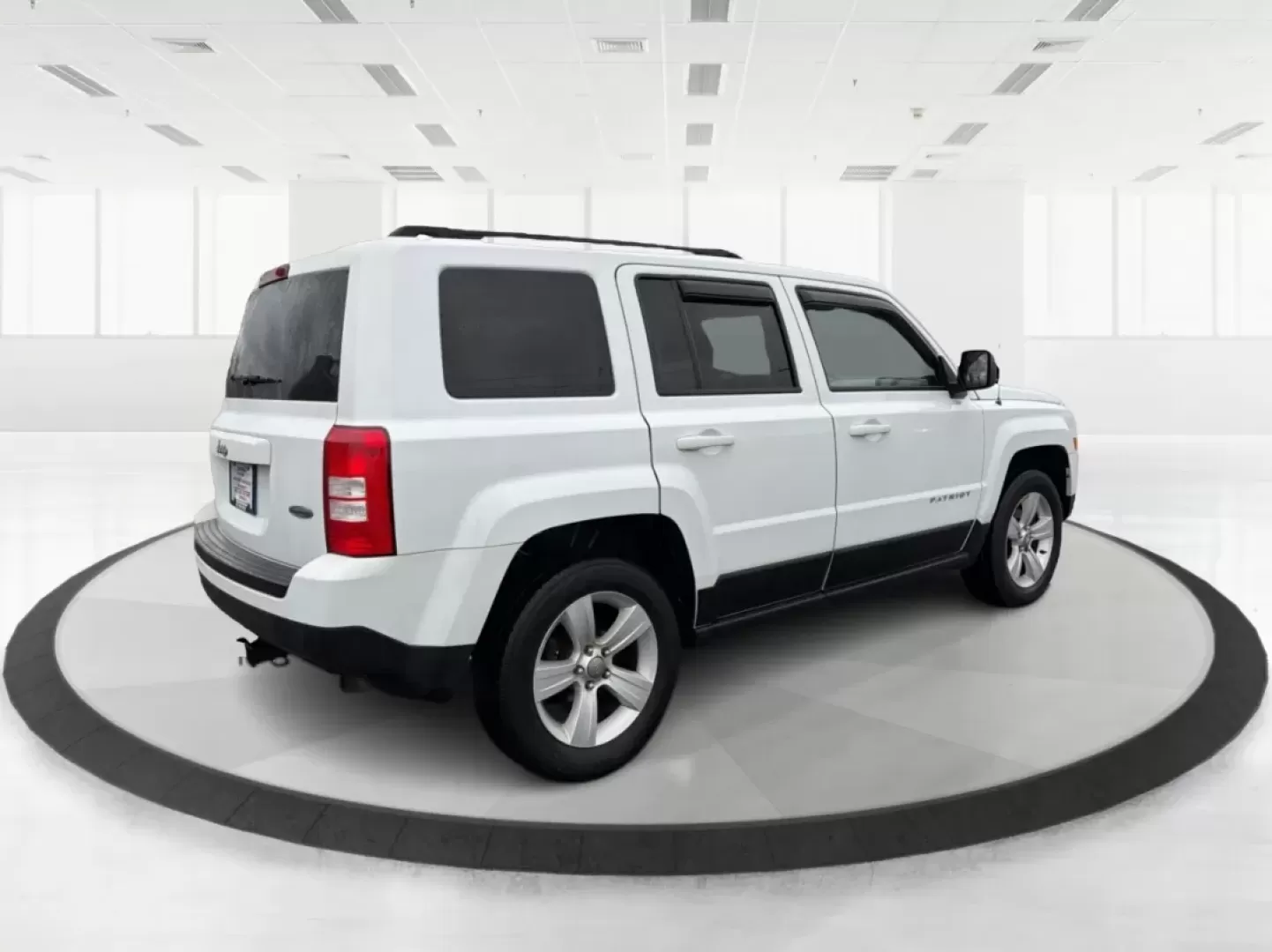 2016 Jeep Patriot Latitude (1C4NJRFB1GD) with an 2.4L I-4 DOHC engine, located at 1184 Kauffman Ave, Fairborn, OH, 45324, (937) 908-9800, 39.807072, -84.030914 - ### Discover Your Next Adventure with the 2016 Jeep Patriot Latitude at Advantage Car and Credit Fairborn<br /> <br /> Embrace the freedom of the open road with the remarkable 2016 Jeep Patriot Latitude, available now at Advantage Car and Credit in Fairborn, OH. This versatile SUV is ideal for thos - Photo#2