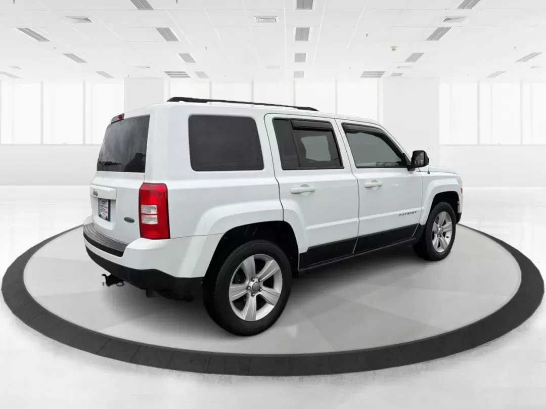 2016 Jeep Patriot Latitude (1C4NJRFB1GD) with an 2.4L I-4 DOHC engine, located at 1184 Kauffman Ave, Fairborn, OH, 45324, (937) 908-9800, 39.807072, -84.030914 - ### Discover Your Next Adventure with the 2016 Jeep Patriot Latitude at Advantage Car and Credit Fairborn<br /> <br /> Embrace the freedom of the open road with the remarkable 2016 Jeep Patriot Latitude, available now at Advantage Car and Credit in Fairborn, OH. This versatile SUV is ideal for thos - Photo#2