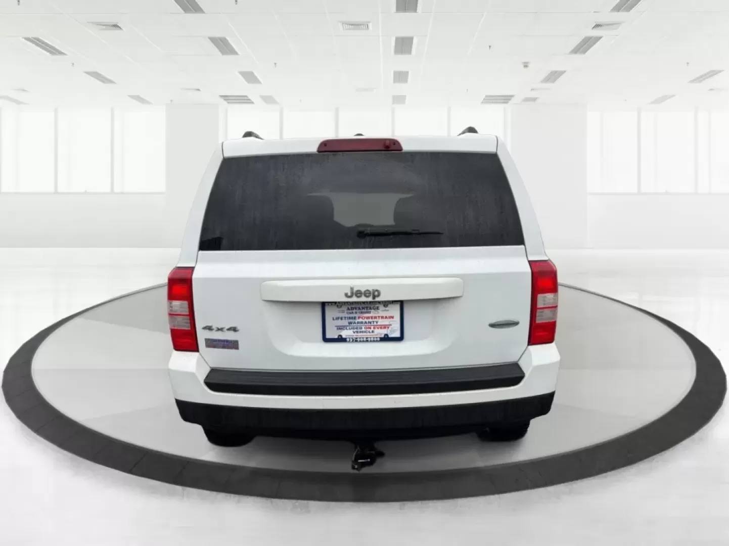 2016 Jeep Patriot Latitude (1C4NJRFB1GD) with an 2.4L I-4 DOHC engine, located at 1184 Kauffman Ave, Fairborn, OH, 45324, (937) 908-9800, 39.807072, -84.030914 - ### Discover Your Next Adventure with the 2016 Jeep Patriot Latitude at Advantage Car and Credit Fairborn<br /> <br /> Embrace the freedom of the open road with the remarkable 2016 Jeep Patriot Latitude, available now at Advantage Car and Credit in Fairborn, OH. This versatile SUV is ideal for thos - Photo#3