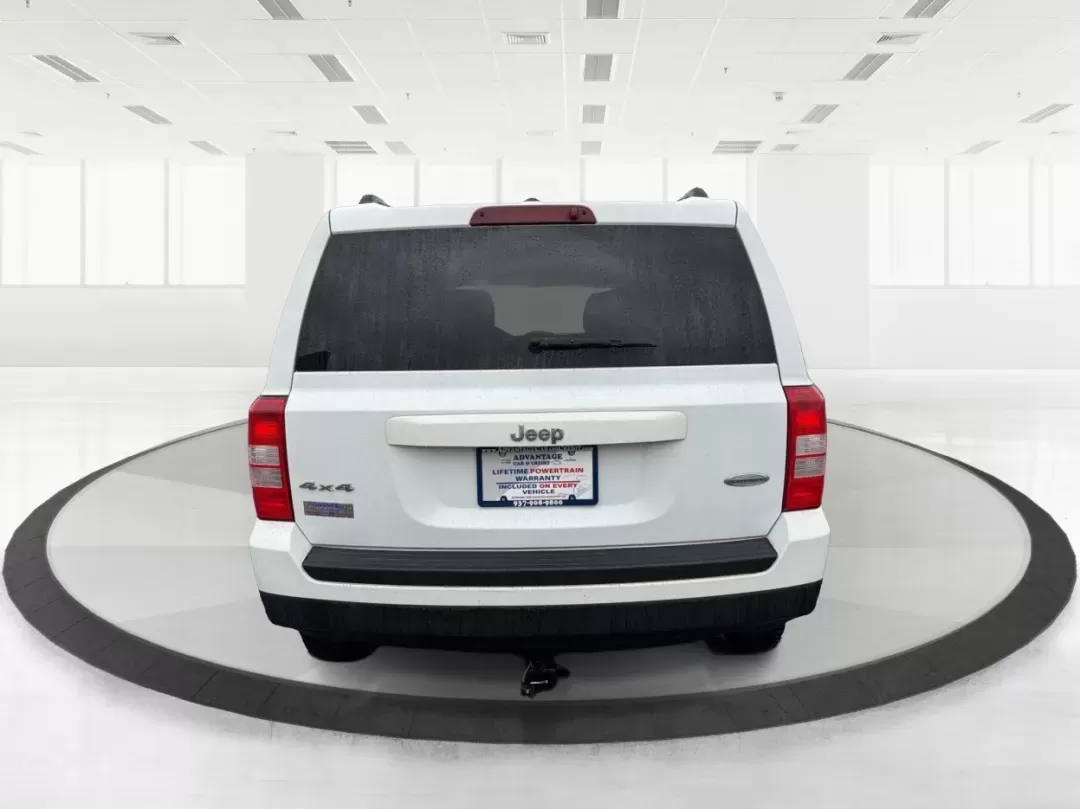 2016 Jeep Patriot Latitude (1C4NJRFB1GD) with an 2.4L I-4 DOHC engine, located at 1184 Kauffman Ave, Fairborn, OH, 45324, (937) 908-9800, 39.807072, -84.030914 - ### Discover Your Next Adventure with the 2016 Jeep Patriot Latitude at Advantage Car and Credit Fairborn<br /> <br /> Embrace the freedom of the open road with the remarkable 2016 Jeep Patriot Latitude, available now at Advantage Car and Credit in Fairborn, OH. This versatile SUV is ideal for thos - Photo#3