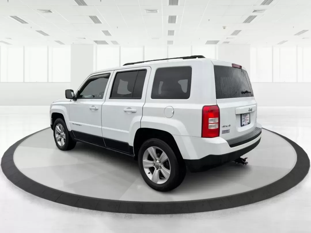 2016 Jeep Patriot Latitude (1C4NJRFB1GD) with an 2.4L I-4 DOHC engine, located at 1184 Kauffman Ave, Fairborn, OH, 45324, (937) 908-9800, 39.807072, -84.030914 - ### Discover Your Next Adventure with the 2016 Jeep Patriot Latitude at Advantage Car and Credit Fairborn<br /> <br /> Embrace the freedom of the open road with the remarkable 2016 Jeep Patriot Latitude, available now at Advantage Car and Credit in Fairborn, OH. This versatile SUV is ideal for thos - Photo#4