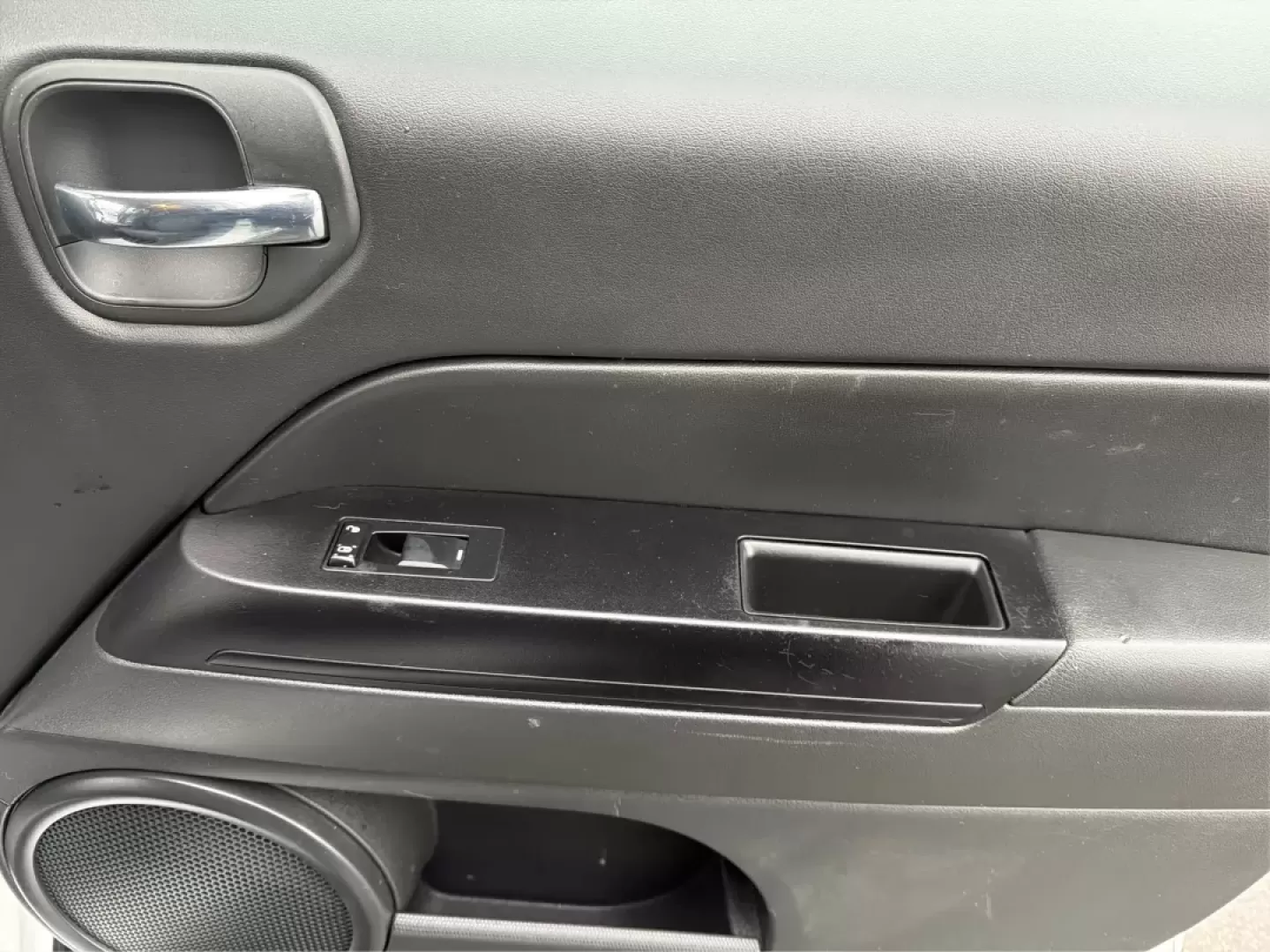 2016 Jeep Patriot Latitude (1C4NJRFB1GD) with an 2.4L I-4 DOHC engine, located at 1184 Kauffman Ave, Fairborn, OH, 45324, (937) 908-9800, 39.807072, -84.030914 - ### Discover Your Next Adventure with the 2016 Jeep Patriot Latitude at Advantage Car and Credit Fairborn<br /> <br /> Embrace the freedom of the open road with the remarkable 2016 Jeep Patriot Latitude, available now at Advantage Car and Credit in Fairborn, OH. This versatile SUV is ideal for thos - Photo#18