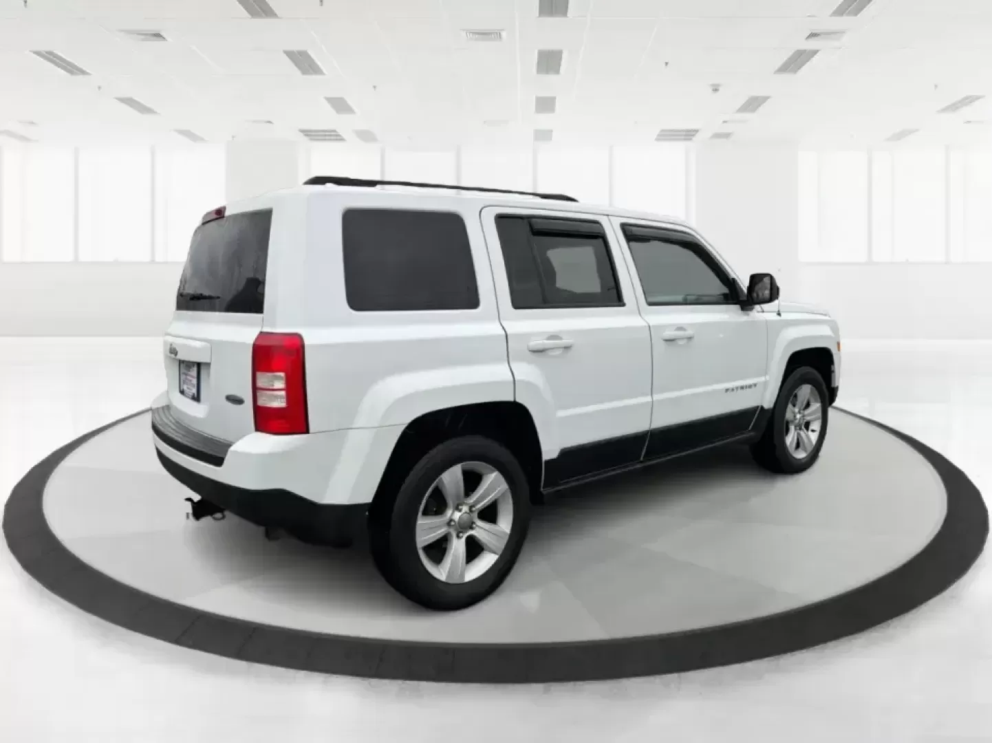 2016 Jeep Patriot Latitude (1C4NJRFB1GD) with an 2.4L I-4 DOHC engine, Automatic transmission, located at 880 E. National Road, Vandalia, OH, 45377, (937) 908-9800, 39.891918, -84.183594 - ### Discover Your Next Adventure with the 2016 Jeep Patriot Latitude at Advantage Car and Credit Fairborn<br /> <br /> Embrace the freedom of the open road with the remarkable 2016 Jeep Patriot Latitude, available now at Advantage Car and Credit in Fairborn, OH. This versatile SUV is ideal for thos - Photo#2