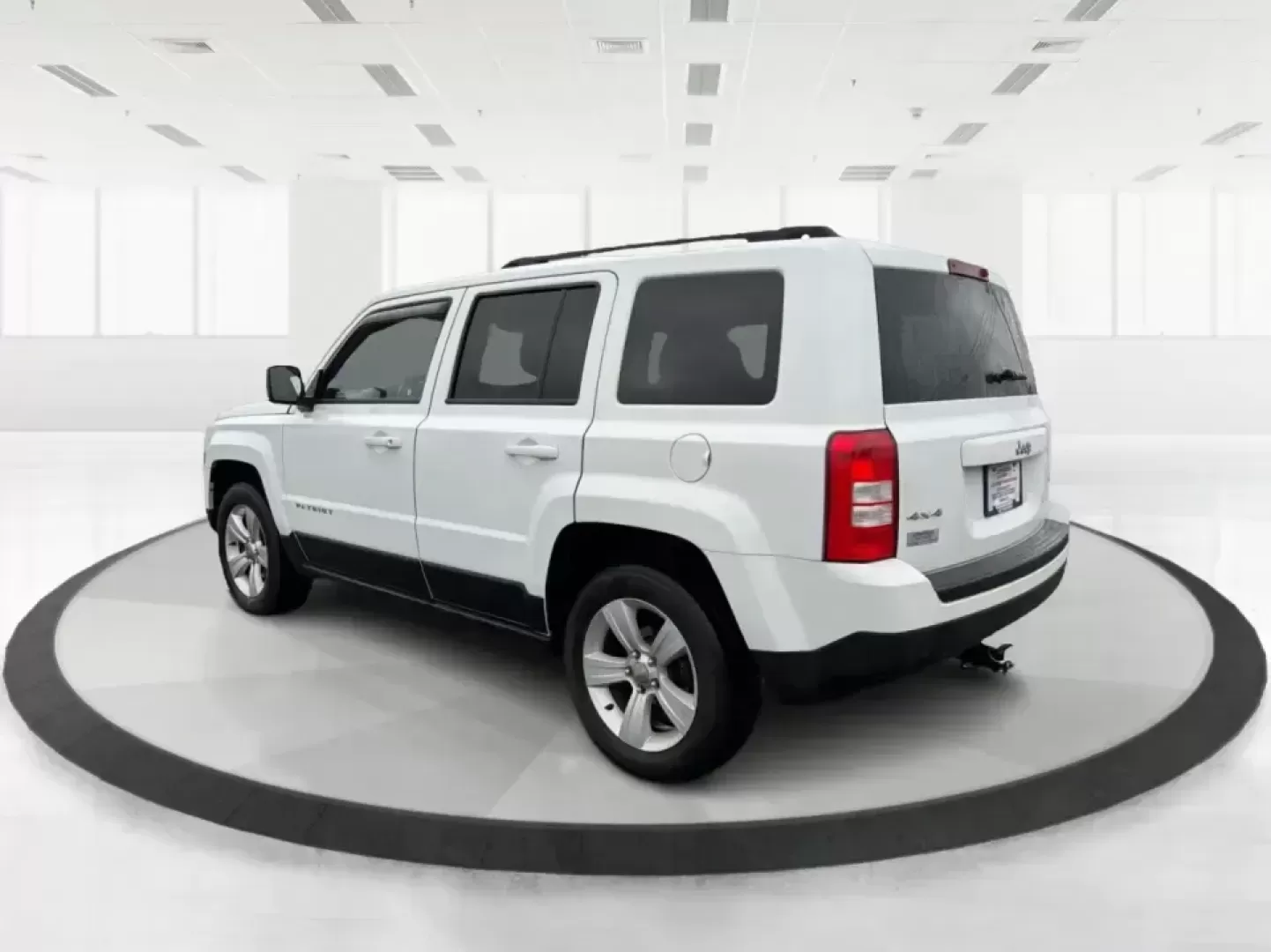 2016 Jeep Patriot Latitude (1C4NJRFB1GD) with an 2.4L I-4 DOHC engine, Automatic transmission, located at 880 E. National Road, Vandalia, OH, 45377, (937) 908-9800, 39.891918, -84.183594 - ### Discover Your Next Adventure with the 2016 Jeep Patriot Latitude at Advantage Car and Credit Fairborn<br /> <br /> Embrace the freedom of the open road with the remarkable 2016 Jeep Patriot Latitude, available now at Advantage Car and Credit in Fairborn, OH. This versatile SUV is ideal for thos - Photo#4