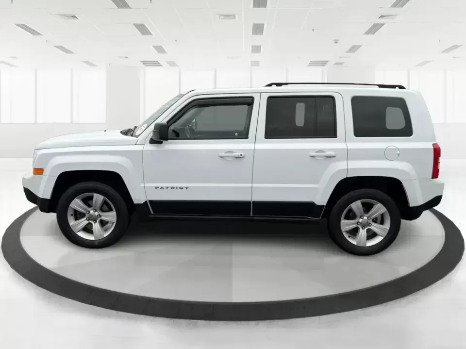 2016 Jeep Patriot Latitude (1C4NJRFB1GD) with an 2.4L I-4 DOHC engine, Automatic transmission, located at 880 E. National Road, Vandalia, OH, 45377, (937) 908-9800, 39.891918, -84.183594 - ### Discover Your Next Adventure with the 2016 Jeep Patriot Latitude at Advantage Car and Credit Fairborn<br /> <br /> Embrace the freedom of the open road with the remarkable 2016 Jeep Patriot Latitude, available now at Advantage Car and Credit in Fairborn, OH. This versatile SUV is ideal for thos - Photo#5