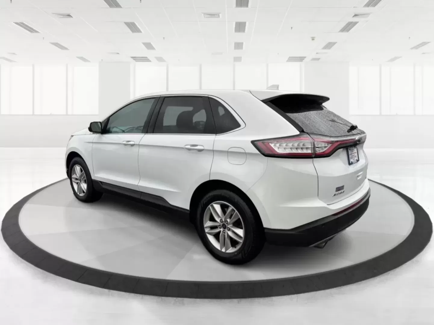 2016 Ford Edge SEL (2FMPK3J98GB) with an Other engine, located at 1099 N County Rd 25A , Troy, OH, 45373, (937) 908-9800, 40.057079, -84.212883 - ### Experience Comfort and Versatility in the 2016 Ford Edge SEL at Advantage Car and Credit - Troy<br /> <br /> Looking for the perfect blend of style, comfort, and functionality? The 2016 Ford Edge SEL, available at Advantage Car and Credit in Troy, OH, is tailored for those who lead an active lif - Photo#4