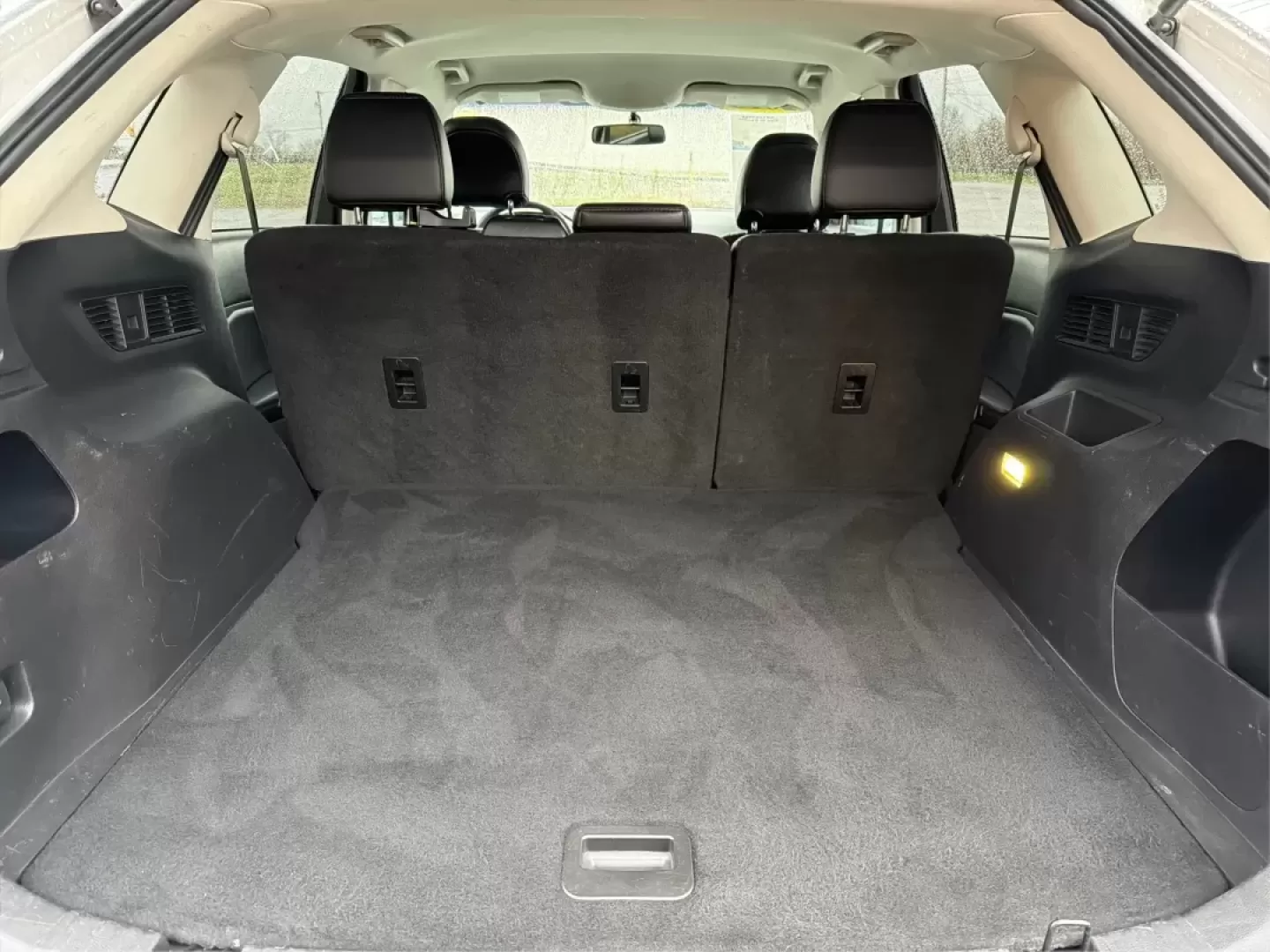 2016 Ford Edge SEL (2FMPK3J98GB) with an 2.0L L4 DOHC 16V engine, 6A transmission, located at 8750 N County Rd 25A, Piqua, OH, 45356, (937) 908-9800, 40.164391, -84.232513 - ### Experience Comfort and Versatility in the 2016 Ford Edge SEL at Advantage Car and Credit - Troy<br /> <br /> Looking for the perfect blend of style, comfort, and functionality? The 2016 Ford Edge SEL, available at Advantage Car and Credit in Troy, OH, is tailored for those who lead an active lif - Photo#12