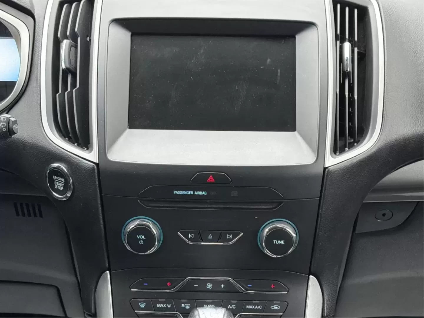 2016 Ford Edge SEL (2FMPK3J98GB) with an 2.0L L4 DOHC 16V engine, 6A transmission, located at 8750 N County Rd 25A, Piqua, OH, 45356, (937) 908-9800, 40.164391, -84.232513 - ### Experience Comfort and Versatility in the 2016 Ford Edge SEL at Advantage Car and Credit - Troy<br /> <br /> Looking for the perfect blend of style, comfort, and functionality? The 2016 Ford Edge SEL, available at Advantage Car and Credit in Troy, OH, is tailored for those who lead an active lif - Photo#13