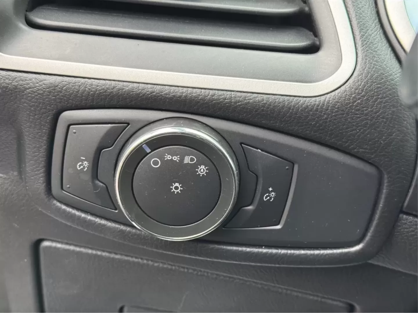 2016 Ford Edge SEL (2FMPK3J98GB) with an 2.0L L4 DOHC 16V engine, 6A transmission, located at 8750 N County Rd 25A, Piqua, OH, 45356, (937) 908-9800, 40.164391, -84.232513 - ### Experience Comfort and Versatility in the 2016 Ford Edge SEL at Advantage Car and Credit - Troy<br /> <br /> Looking for the perfect blend of style, comfort, and functionality? The 2016 Ford Edge SEL, available at Advantage Car and Credit in Troy, OH, is tailored for those who lead an active lif - Photo#17