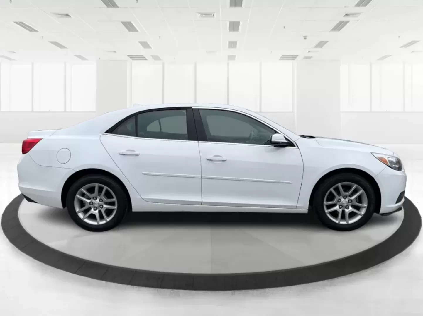 2013 Chevrolet Malibu 1LT (1G11C5SA5DF) with an ECOTEC 2.5L I-4 gasoline direct injection engine, located at 4508 South Dixie Dr, Moraine, OH, 45439, (937) 908-9800, 39.689976, -84.218452 - **Experience Comfort and Reliability with the 2013 Chevrolet Malibu 1LT at Advantage Car and Credit - Moraine**<br /> <br /> Are you searching for the perfect vehicle that combines comfort, style, and affordability? Look no further! The 2013 Chevrolet Malibu 1LT is ideal for daily commuters, growing - Photo#1