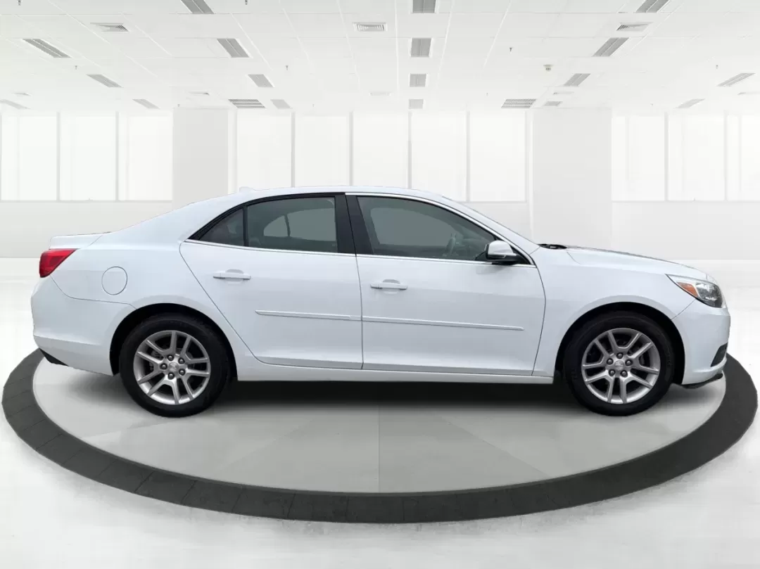 2013 Chevrolet Malibu 1LT (1G11C5SA5DF) with an ECOTEC 2.5L I-4 gasoline direct injection engine, located at 4508 South Dixie Dr, Moraine, OH, 45439, (937) 908-9800, 39.689976, -84.218452 - **Experience Comfort and Reliability with the 2013 Chevrolet Malibu 1LT at Advantage Car and Credit - Moraine**<br /> <br /> Are you searching for the perfect vehicle that combines comfort, style, and affordability? Look no further! The 2013 Chevrolet Malibu 1LT is ideal for daily commuters, growing - Photo#1