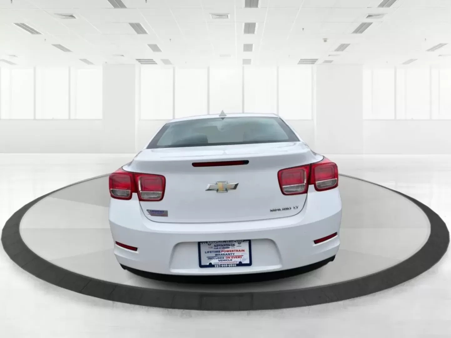 2013 Chevrolet Malibu 1LT (1G11C5SA5DF) with an ECOTEC 2.5L I-4 gasoline direct injection engine, located at 4508 South Dixie Dr, Moraine, OH, 45439, (937) 908-9800, 39.689976, -84.218452 - **Experience Comfort and Reliability with the 2013 Chevrolet Malibu 1LT at Advantage Car and Credit - Moraine**<br /> <br /> Are you searching for the perfect vehicle that combines comfort, style, and affordability? Look no further! The 2013 Chevrolet Malibu 1LT is ideal for daily commuters, growing - Photo#3