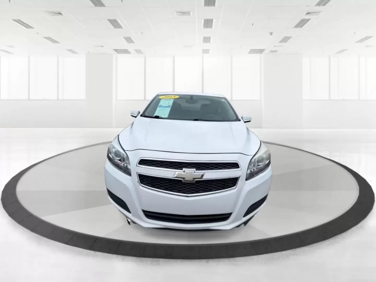 2013 Chevrolet Malibu 1LT (1G11C5SA5DF) with an ECOTEC 2.5L I-4 gasoline direct injection engine, located at 4508 South Dixie Dr, Moraine, OH, 45439, (937) 908-9800, 39.689976, -84.218452 - **Experience Comfort and Reliability with the 2013 Chevrolet Malibu 1LT at Advantage Car and Credit - Moraine**<br /> <br /> Are you searching for the perfect vehicle that combines comfort, style, and affordability? Look no further! The 2013 Chevrolet Malibu 1LT is ideal for daily commuters, growing - Photo#7