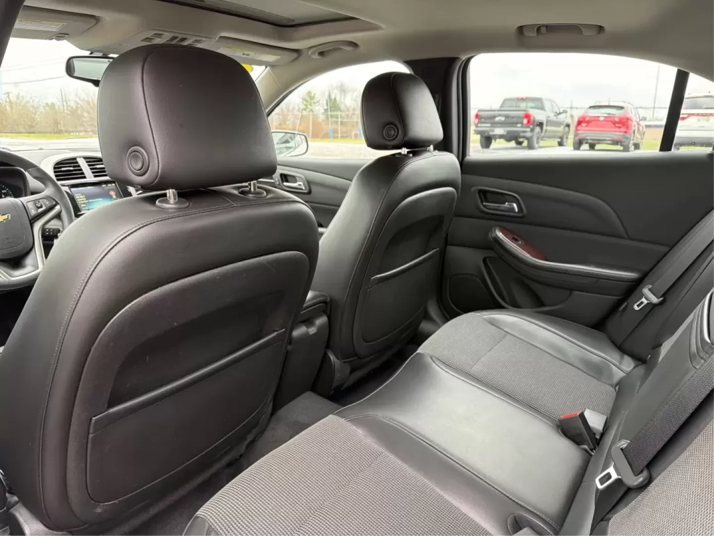 2013 Chevrolet Malibu 1LT (1G11C5SA5DF) with an ECOTEC 2.5L I-4 gasoline direct injection engine, located at 4508 South Dixie Dr, Moraine, OH, 45439, (937) 908-9800, 39.689976, -84.218452 - **Experience Comfort and Reliability with the 2013 Chevrolet Malibu 1LT at Advantage Car and Credit - Moraine**<br /> <br /> Are you searching for the perfect vehicle that combines comfort, style, and affordability? Look no further! The 2013 Chevrolet Malibu 1LT is ideal for daily commuters, growing - Photo#10