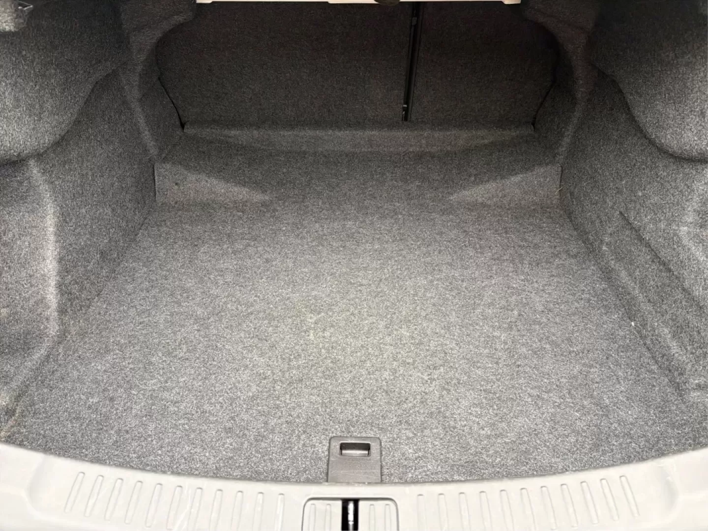 2013 Chevrolet Malibu 1LT (1G11C5SA5DF) with an ECOTEC 2.5L I-4 gasoline direct injection engine, located at 4508 South Dixie Dr, Moraine, OH, 45439, (937) 908-9800, 39.689976, -84.218452 - **Experience Comfort and Reliability with the 2013 Chevrolet Malibu 1LT at Advantage Car and Credit - Moraine**<br /> <br /> Are you searching for the perfect vehicle that combines comfort, style, and affordability? Look no further! The 2013 Chevrolet Malibu 1LT is ideal for daily commuters, growing - Photo#12