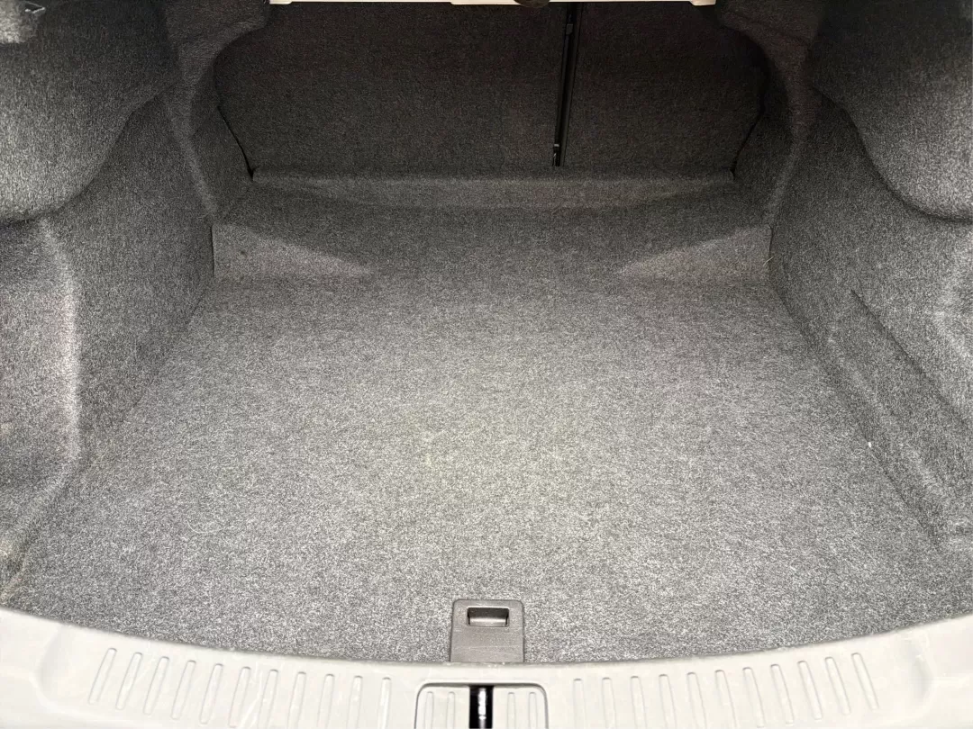 2013 Chevrolet Malibu 1LT (1G11C5SA5DF) with an ECOTEC 2.5L I-4 gasoline direct injection engine, located at 4508 South Dixie Dr, Moraine, OH, 45439, (937) 908-9800, 39.689976, -84.218452 - **Experience Comfort and Reliability with the 2013 Chevrolet Malibu 1LT at Advantage Car and Credit - Moraine**<br /> <br /> Are you searching for the perfect vehicle that combines comfort, style, and affordability? Look no further! The 2013 Chevrolet Malibu 1LT is ideal for daily commuters, growing - Photo#12