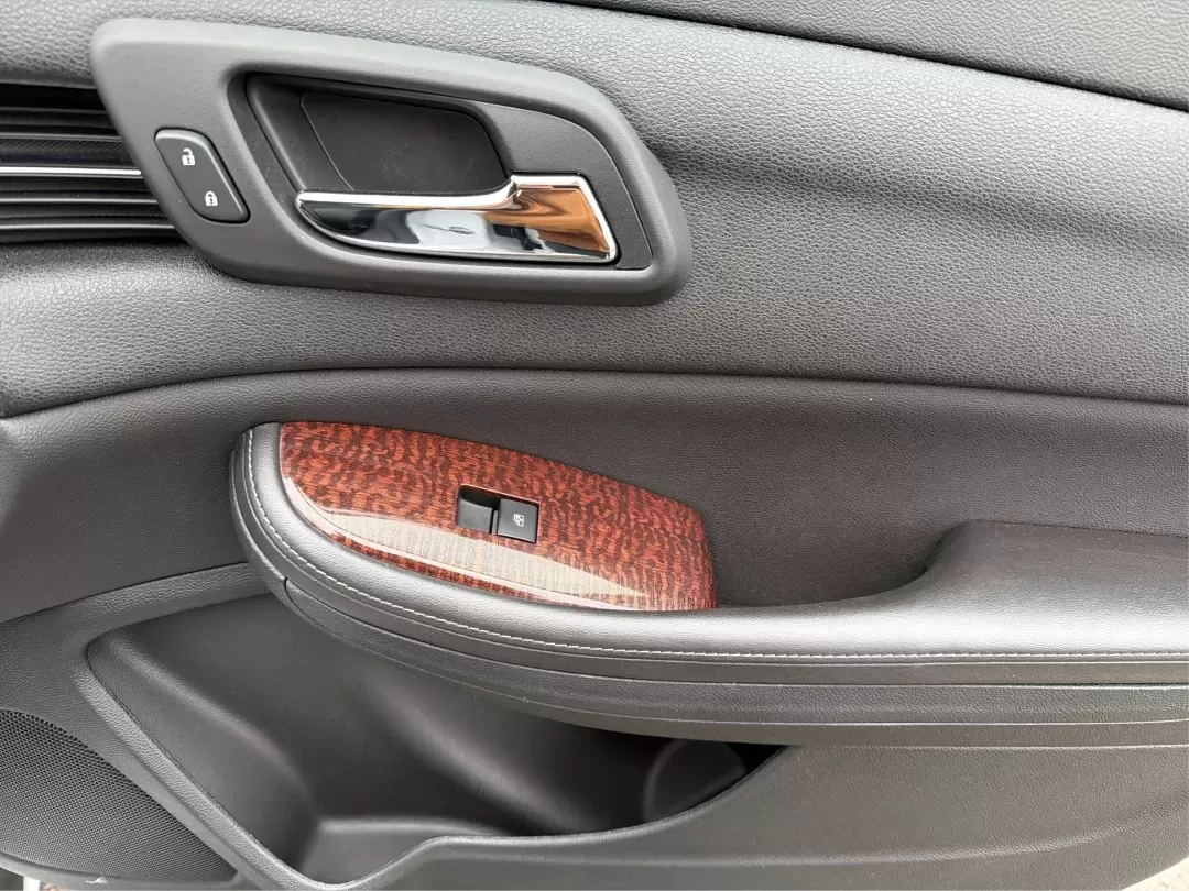 2013 Chevrolet Malibu 1LT (1G11C5SA5DF) with an ECOTEC 2.5L I-4 gasoline direct injection engine, located at 4508 South Dixie Dr, Moraine, OH, 45439, (937) 908-9800, 39.689976, -84.218452 - **Experience Comfort and Reliability with the 2013 Chevrolet Malibu 1LT at Advantage Car and Credit - Moraine**<br /> <br /> Are you searching for the perfect vehicle that combines comfort, style, and affordability? Look no further! The 2013 Chevrolet Malibu 1LT is ideal for daily commuters, growing - Photo#20