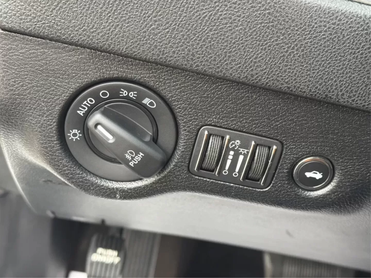 2018 Dodge Charger GT AWD (2C3CDXJG8JH) with an Pentastar 3.6L V-6 DOHC engine, located at 1184 Kauffman Ave, Fairborn, OH, 45324, (937) 908-9800, 39.807072, -84.030914 - Rev up your lifestyle with this stunning 2018 Dodge Charger GT AWD, perfect for those looking to combine exhilarating performance with everyday practicality. At Advantage Car and Credit in Fairborn, OH, we understand that reliable transportation can transform your daily routine, whether you're commu - Photo#16