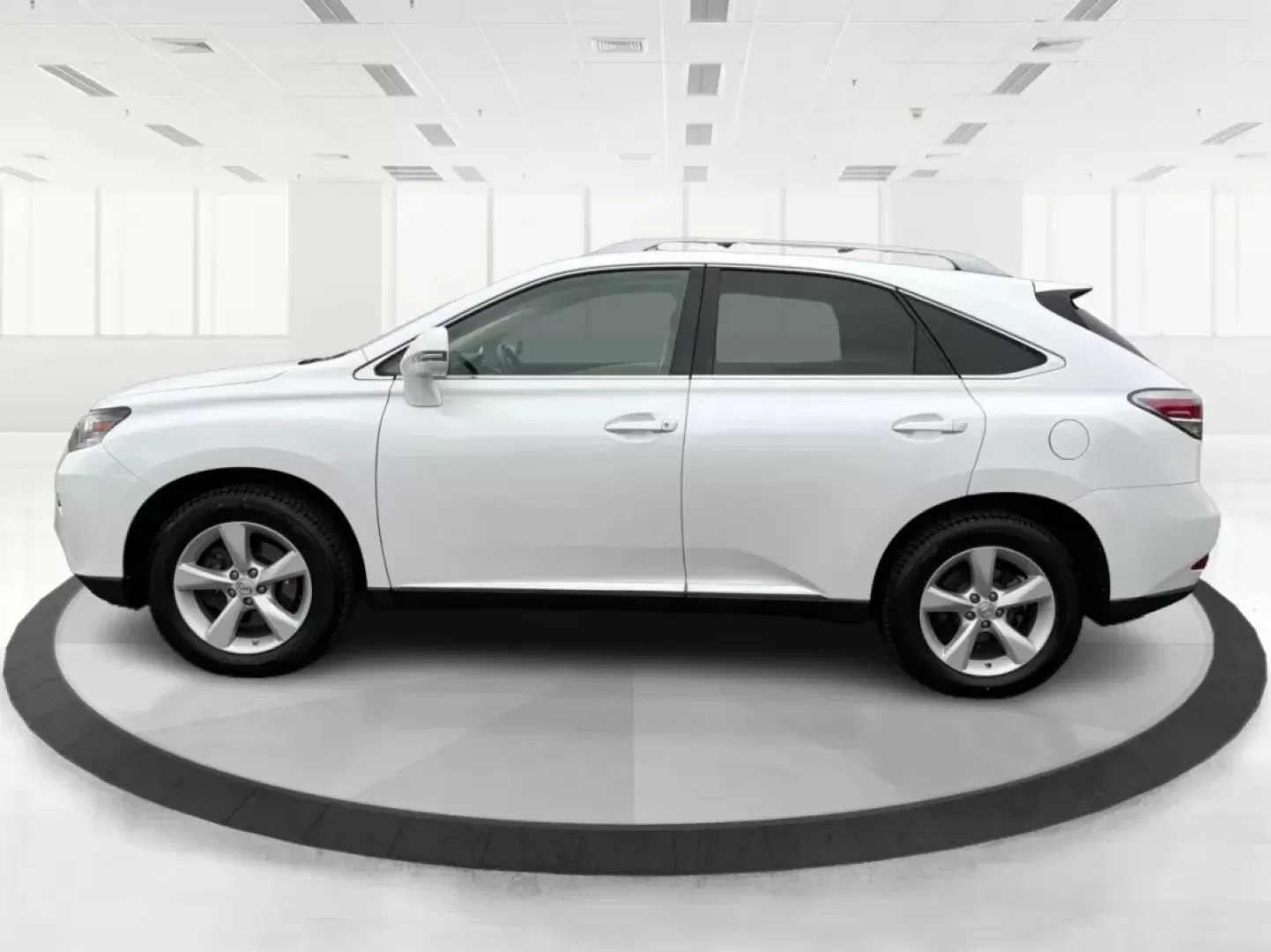 2015 Lexus RX 350 F Sport | Crafted Line (2T2BK1BA3FC) with an 3.5L V-6 DOHC engine, located at 880 E. National Road, Vandalia, OH, 45377, (937) 908-9800, 39.891918, -84.183594 - **Elevate Your Drive with the 2015 Lexus RX 350 Perfect for Family Adventures and Daily Commutes!**<br /> <br /> Are you ready to enhance your lifestyle with a vehicle that combines luxury, performance, and reliability? Look no further than the stunning 2015 Lexus RX 350 at Advantage Car and Credit - Photo#5