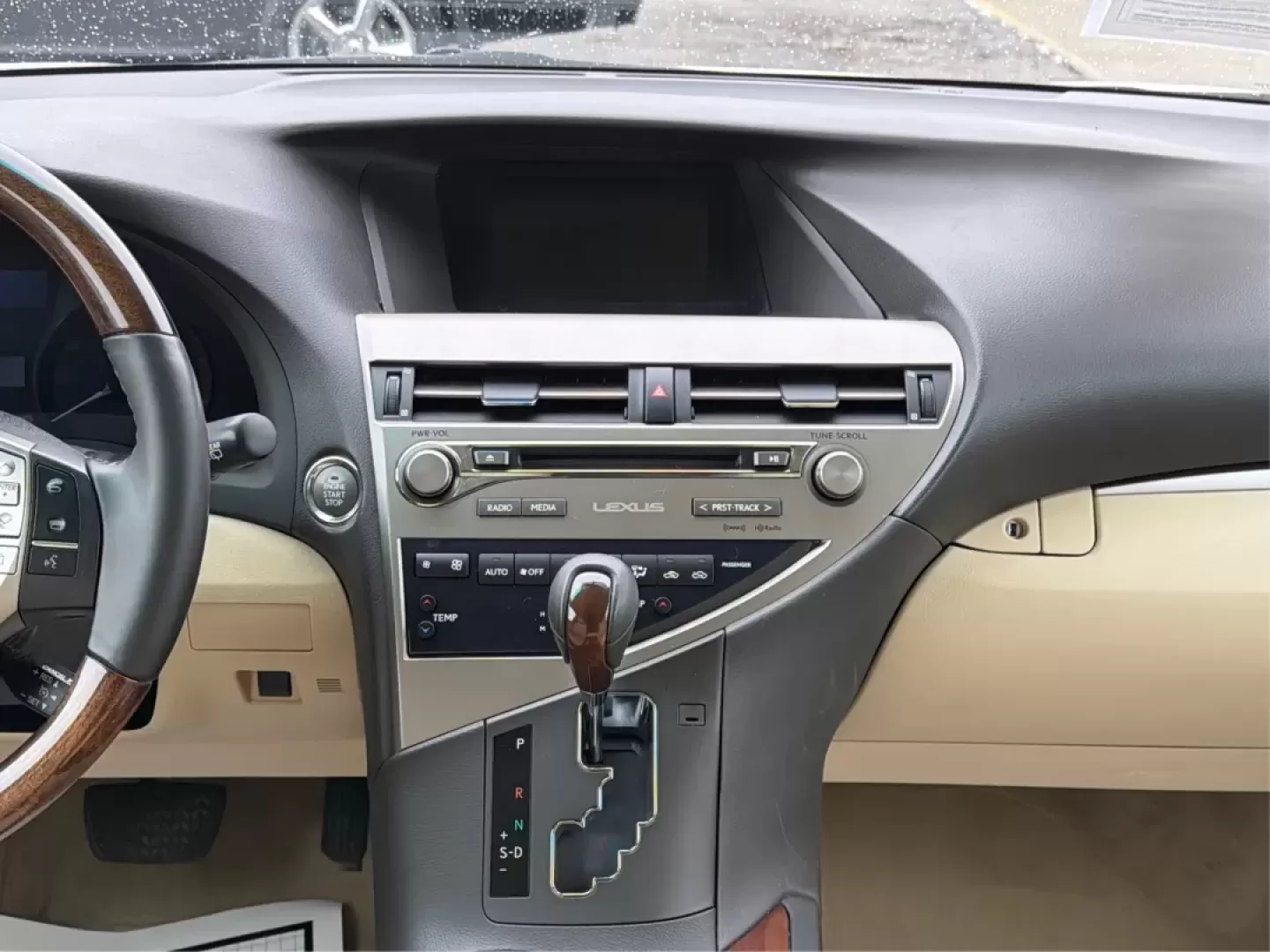 2015 Lexus RX 350 F Sport | Crafted Line (2T2BK1BA3FC) with an 3.5L V-6 DOHC engine, located at 880 E. National Road, Vandalia, OH, 45377, (937) 908-9800, 39.891918, -84.183594 - **Elevate Your Drive with the 2015 Lexus RX 350 Perfect for Family Adventures and Daily Commutes!**<br /> <br /> Are you ready to enhance your lifestyle with a vehicle that combines luxury, performance, and reliability? Look no further than the stunning 2015 Lexus RX 350 at Advantage Car and Credit - Photo#13