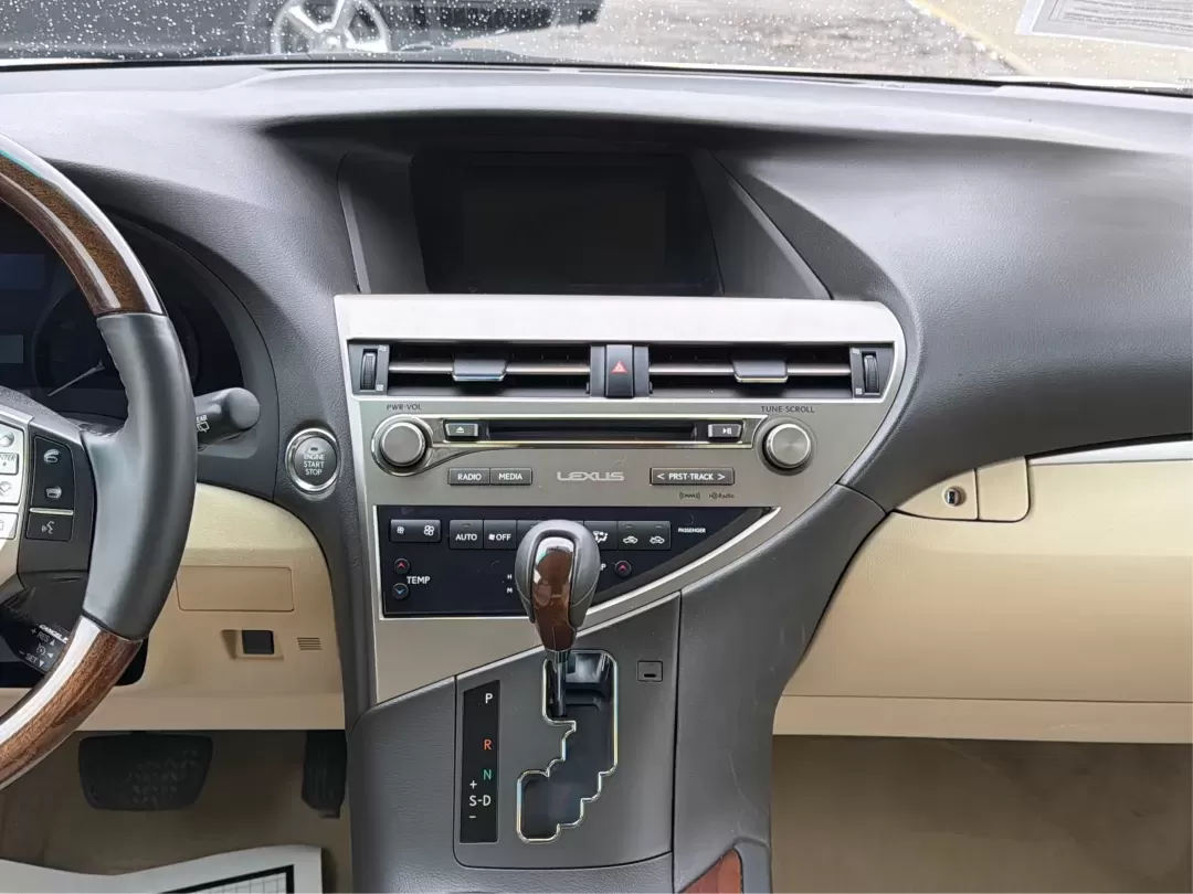 2015 Lexus RX 350 F Sport | Crafted Line (2T2BK1BA3FC) with an 3.5L V-6 DOHC engine, located at 880 E. National Road, Vandalia, OH, 45377, (937) 908-9800, 39.891918, -84.183594 - **Elevate Your Drive with the 2015 Lexus RX 350 Perfect for Family Adventures and Daily Commutes!**<br /> <br /> Are you ready to enhance your lifestyle with a vehicle that combines luxury, performance, and reliability? Look no further than the stunning 2015 Lexus RX 350 at Advantage Car and Credit - Photo#13