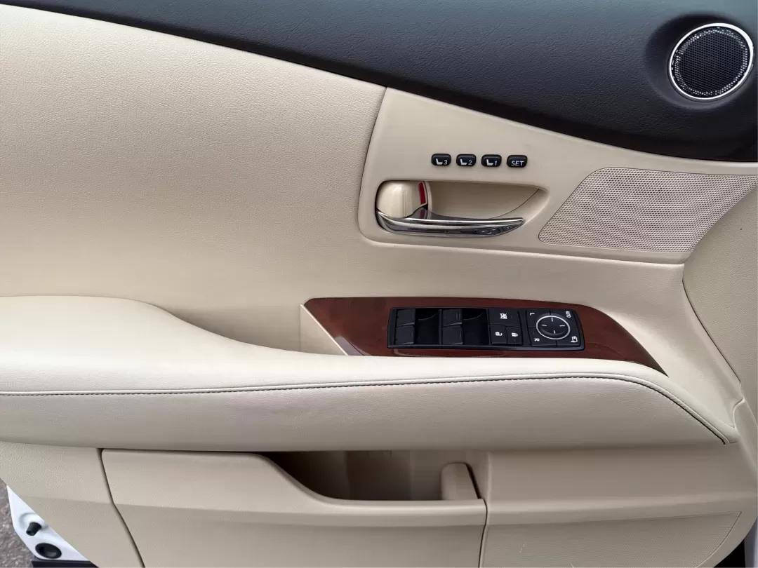 2015 Lexus RX 350 F Sport | Crafted Line (2T2BK1BA3FC) with an 3.5L V-6 DOHC engine, located at 880 E. National Road, Vandalia, OH, 45377, (937) 908-9800, 39.891918, -84.183594 - **Elevate Your Drive with the 2015 Lexus RX 350 Perfect for Family Adventures and Daily Commutes!**<br /> <br /> Are you ready to enhance your lifestyle with a vehicle that combines luxury, performance, and reliability? Look no further than the stunning 2015 Lexus RX 350 at Advantage Car and Credit - Photo#18