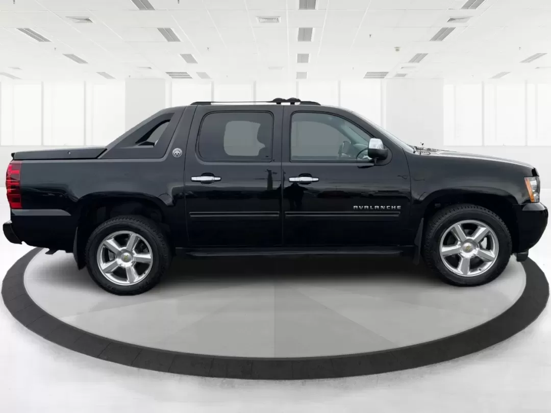 2013 Chevrolet Avalanche LT (3GNTKFE78DG) with an Vortec 5.3L V-8 variable valve control engine, located at 401 Woodman Dr, Riverside, OH, 45431, (937) 908-9800, 39.760899, -84.123421 - Experience Adventure and Utility Like Never Before with the 2013 Chevrolet Avalanche LT from Advantage Car and Credit - Riverside!<br /> <br /> Whether you're gearing up for weekend adventures or simply need a reliable ride for your daily commute, this 2013 Chevrolet Avalanche LT checks all the boxe - Photo#1