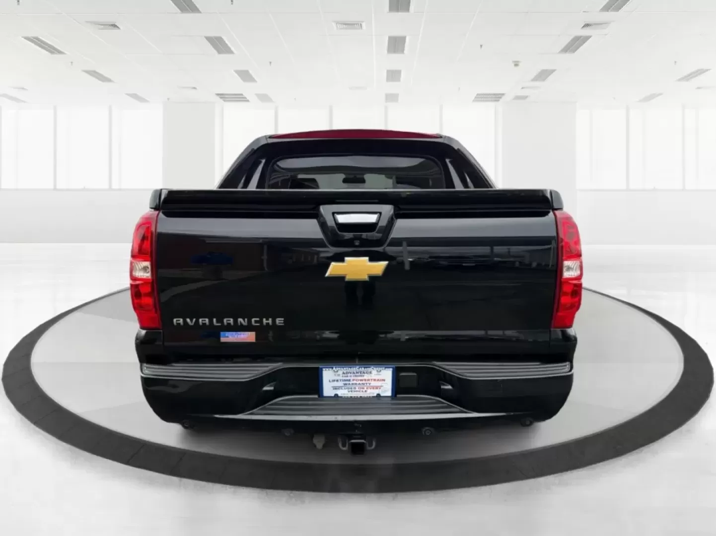 2013 Chevrolet Avalanche LT (3GNTKFE78DG) with an Vortec 5.3L V-8 variable valve control engine, located at 401 Woodman Dr, Riverside, OH, 45431, (937) 908-9800, 39.760899, -84.123421 - Experience Adventure and Utility Like Never Before with the 2013 Chevrolet Avalanche LT from Advantage Car and Credit - Riverside!<br /> <br /> Whether you're gearing up for weekend adventures or simply need a reliable ride for your daily commute, this 2013 Chevrolet Avalanche LT checks all the boxe - Photo#3