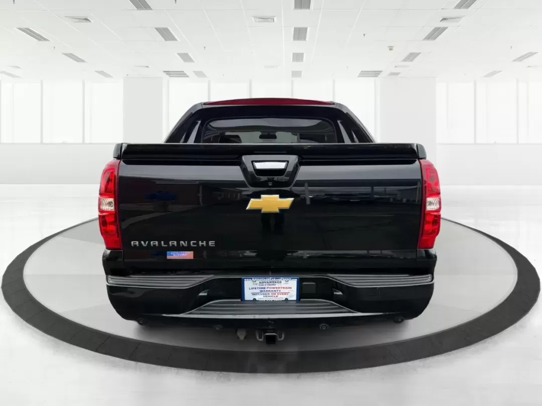 2013 Chevrolet Avalanche LT (3GNTKFE78DG) with an Vortec 5.3L V-8 variable valve control engine, located at 401 Woodman Dr, Riverside, OH, 45431, (937) 908-9800, 39.760899, -84.123421 - Experience Adventure and Utility Like Never Before with the 2013 Chevrolet Avalanche LT from Advantage Car and Credit - Riverside!<br /> <br /> Whether you're gearing up for weekend adventures or simply need a reliable ride for your daily commute, this 2013 Chevrolet Avalanche LT checks all the boxe - Photo#3