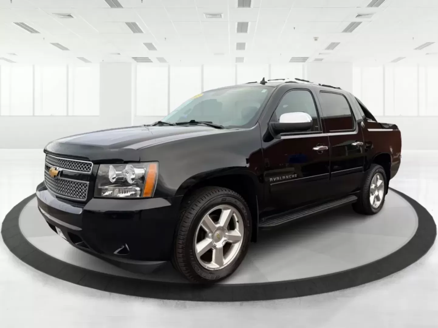 2013 Chevrolet Avalanche LT (3GNTKFE78DG) with an Vortec 5.3L V-8 variable valve control engine, located at 401 Woodman Dr, Riverside, OH, 45431, (937) 908-9800, 39.760899, -84.123421 - Experience Adventure and Utility Like Never Before with the 2013 Chevrolet Avalanche LT from Advantage Car and Credit - Riverside!<br /> <br /> Whether you're gearing up for weekend adventures or simply need a reliable ride for your daily commute, this 2013 Chevrolet Avalanche LT checks all the boxe - Photo#8