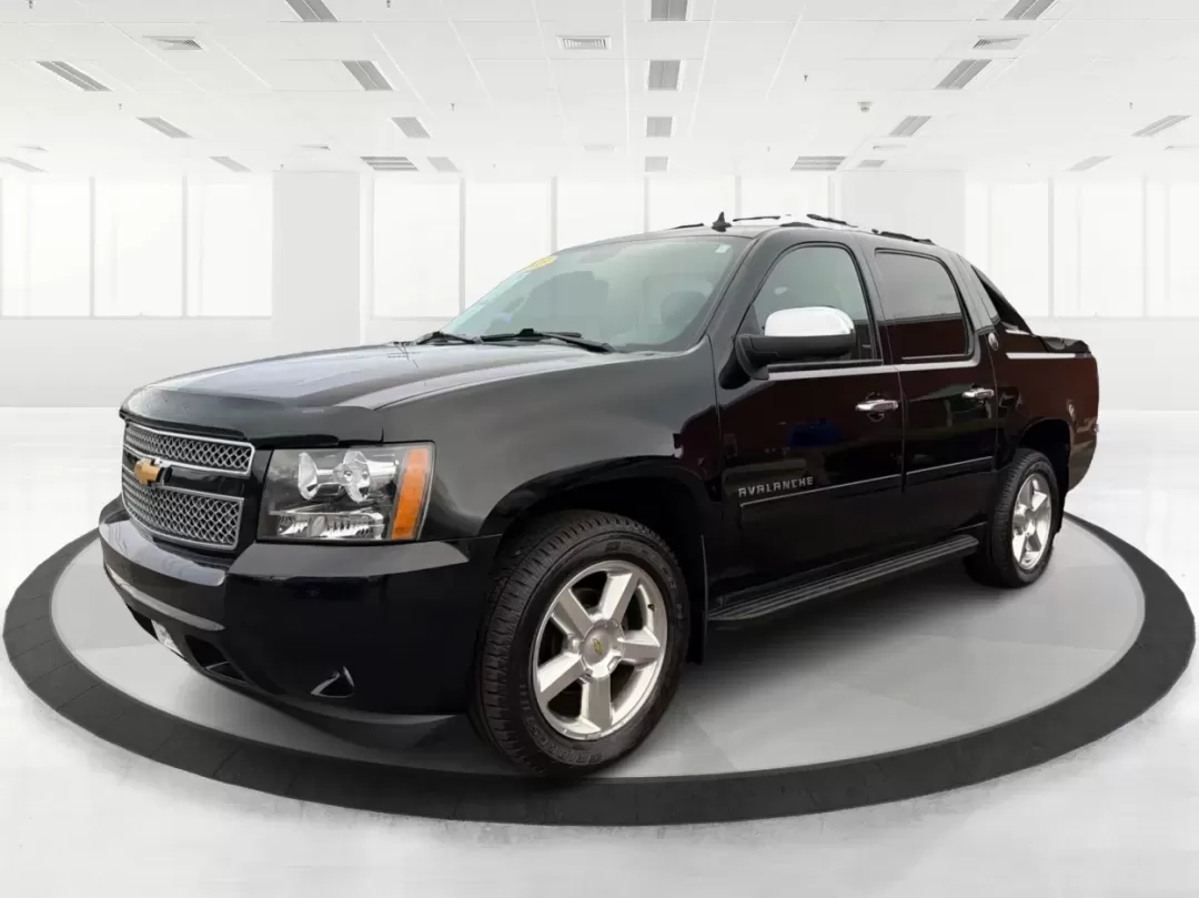 2013 Chevrolet Avalanche LT (3GNTKFE78DG) with an Vortec 5.3L V-8 variable valve control engine, located at 401 Woodman Dr, Riverside, OH, 45431, (937) 908-9800, 39.760899, -84.123421 - Experience Adventure and Utility Like Never Before with the 2013 Chevrolet Avalanche LT from Advantage Car and Credit - Riverside!<br /> <br /> Whether you're gearing up for weekend adventures or simply need a reliable ride for your daily commute, this 2013 Chevrolet Avalanche LT checks all the boxe - Photo#8