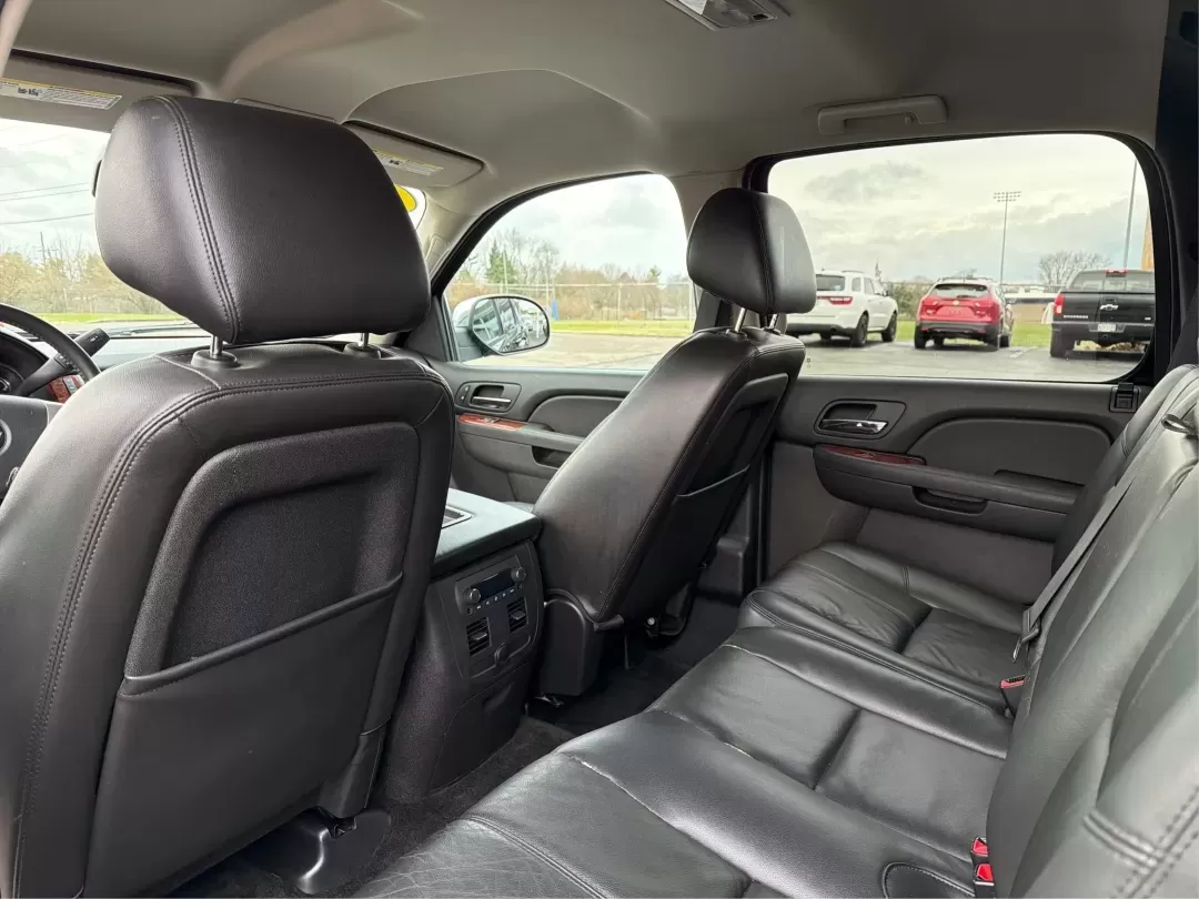 2013 Chevrolet Avalanche LT (3GNTKFE78DG) with an Vortec 5.3L V-8 variable valve control engine, located at 401 Woodman Dr, Riverside, OH, 45431, (937) 908-9800, 39.760899, -84.123421 - Experience Adventure and Utility Like Never Before with the 2013 Chevrolet Avalanche LT from Advantage Car and Credit - Riverside!<br /> <br /> Whether you're gearing up for weekend adventures or simply need a reliable ride for your daily commute, this 2013 Chevrolet Avalanche LT checks all the boxe - Photo#10