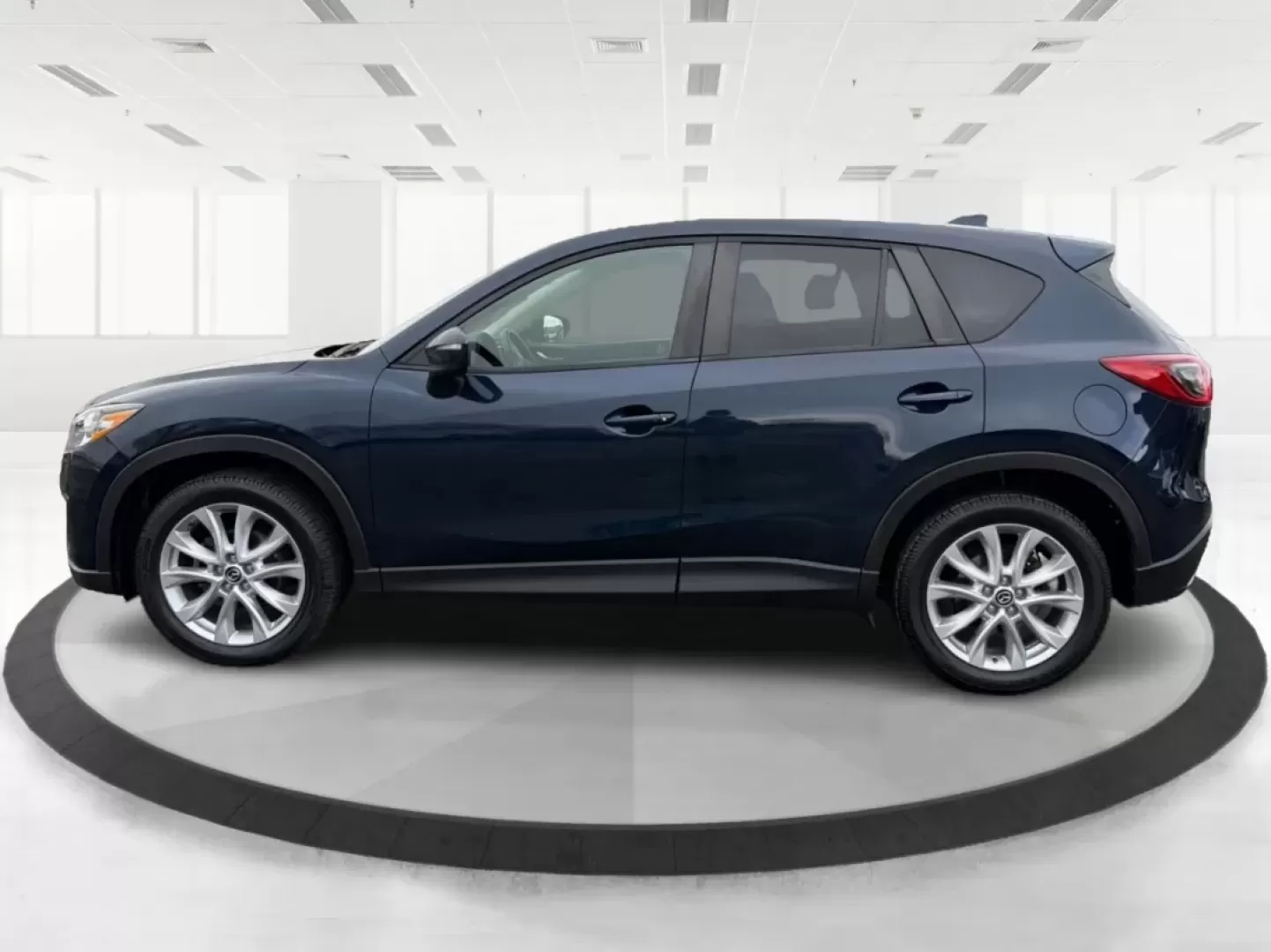 2015 Mazda CX-5 Grand Touring (JM3KE2DY9F0) with an SKYACTIV-G 2.5L I-4 gasoline direct injection engine, located at 1951 S Dayton Lakeview Rd., New Carlisle, OH, 45344, (937) 908-9800, 39.890999, -84.050255 - **Discover Adventure with the 2015 Mazda CX-5 at Advantage Car and Credit New Carlisle!**<br /> <br /> Are you ready to elevate your driving experience? Whether you're a growing family in need of space, a commuter looking for reliability, or an adventurer seeking the perfect weekend getaway vehicle - Photo#5