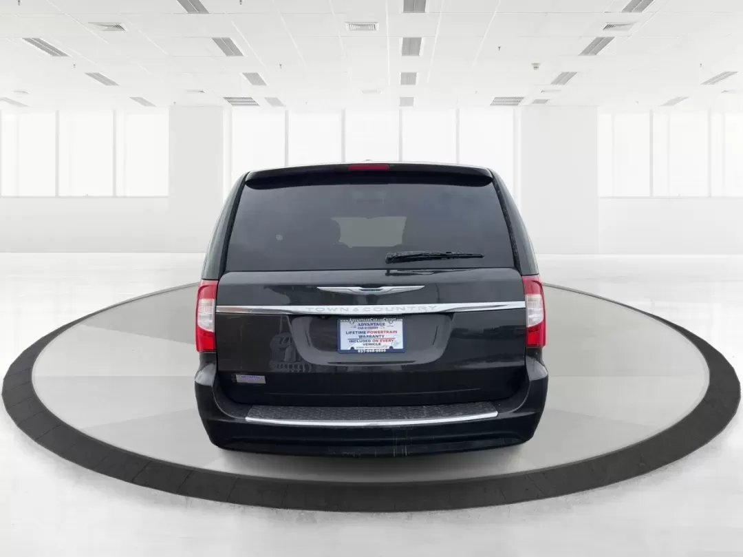 2015 Chrysler Town and Country Touring (2C4RC1BGXFR) with an 3.6L V-6 DOHC engine, located at 401 Woodman Dr, Riverside, OH, 45431, (937) 908-9800, 39.760899, -84.123421 - Are you a growing family searching for the perfect vehicle that effortlessly balances comfort, space, and style? Look no further! Advantage Car and Credit in Riverside, OH, is thrilled to present this stunning **2015 Chrysler Town and Country Touring**, designed for family adventures and daily com - Photo#3
