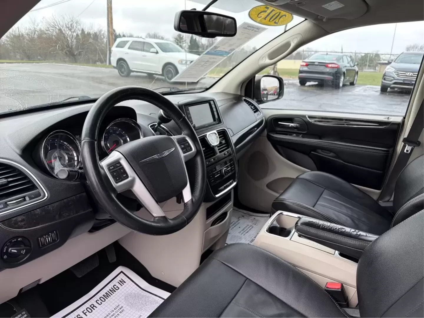 2015 Chrysler Town and Country Touring (2C4RC1BGXFR) with an 3.6L V-6 DOHC engine, located at 401 Woodman Dr, Riverside, OH, 45431, (937) 908-9800, 39.760899, -84.123421 - Are you a growing family searching for the perfect vehicle that effortlessly balances comfort, space, and style? Look no further! Advantage Car and Credit in Riverside, OH, is thrilled to present this stunning **2015 Chrysler Town and Country Touring**, designed for family adventures and daily com - Photo#9