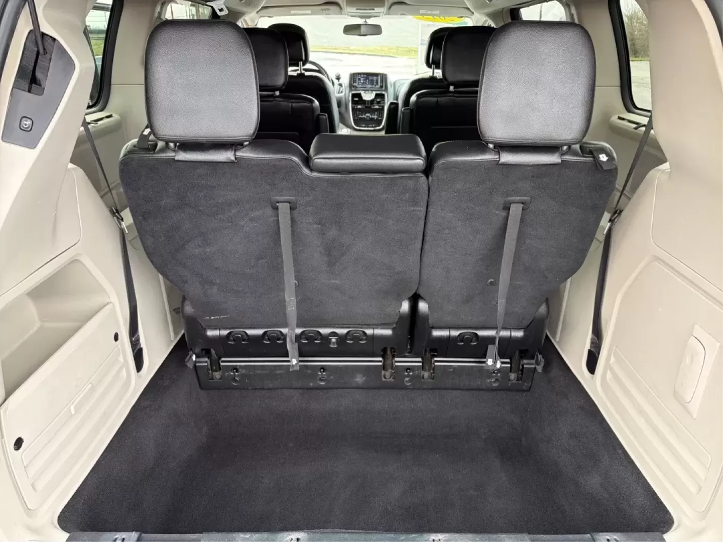 2015 Chrysler Town and Country Touring (2C4RC1BGXFR) with an 3.6L V-6 DOHC engine, located at 401 Woodman Dr, Riverside, OH, 45431, (937) 908-9800, 39.760899, -84.123421 - Are you a growing family searching for the perfect vehicle that effortlessly balances comfort, space, and style? Look no further! Advantage Car and Credit in Riverside, OH, is thrilled to present this stunning **2015 Chrysler Town and Country Touring**, designed for family adventures and daily com - Photo#12