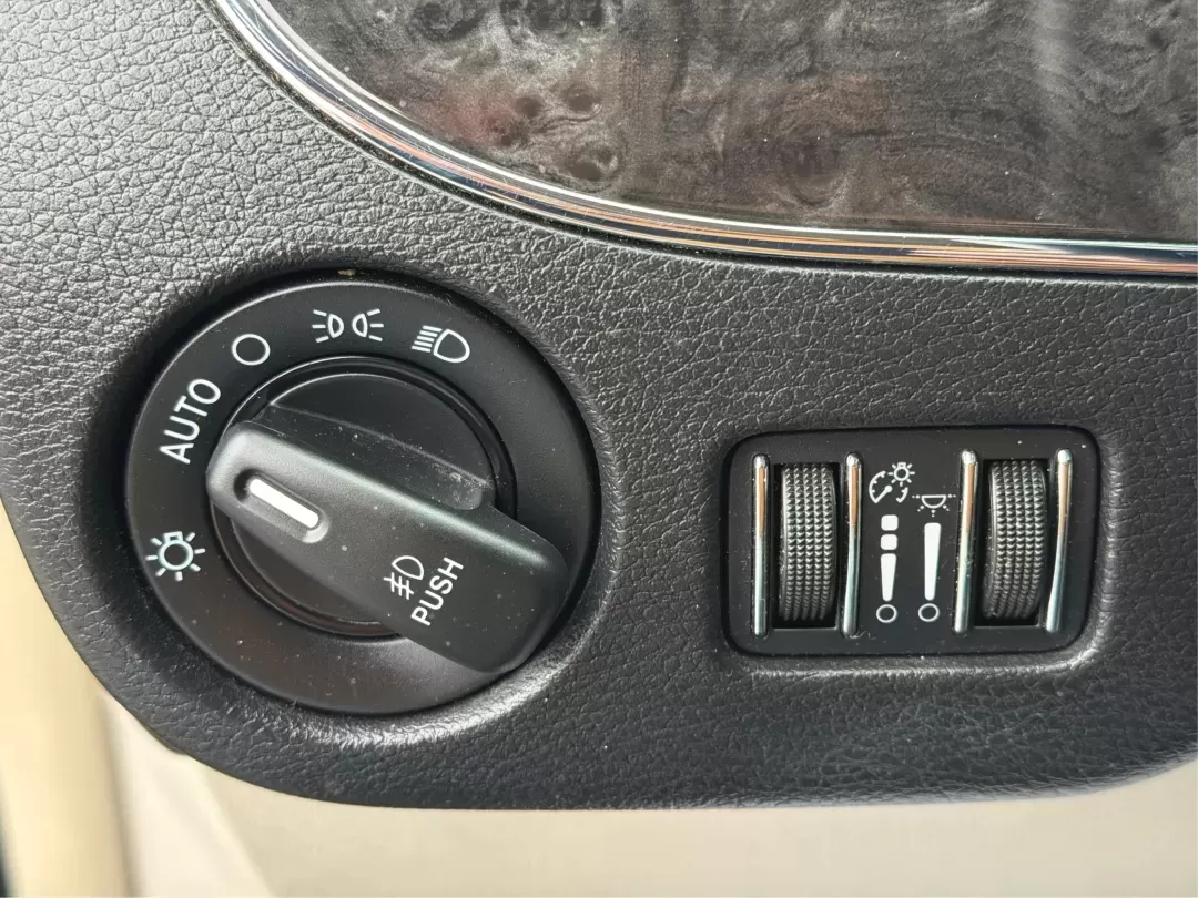 2015 Chrysler Town and Country Touring (2C4RC1BGXFR) with an 3.6L V-6 DOHC engine, located at 401 Woodman Dr, Riverside, OH, 45431, (937) 908-9800, 39.760899, -84.123421 - Are you a growing family searching for the perfect vehicle that effortlessly balances comfort, space, and style? Look no further! Advantage Car and Credit in Riverside, OH, is thrilled to present this stunning **2015 Chrysler Town and Country Touring**, designed for family adventures and daily com - Photo#17