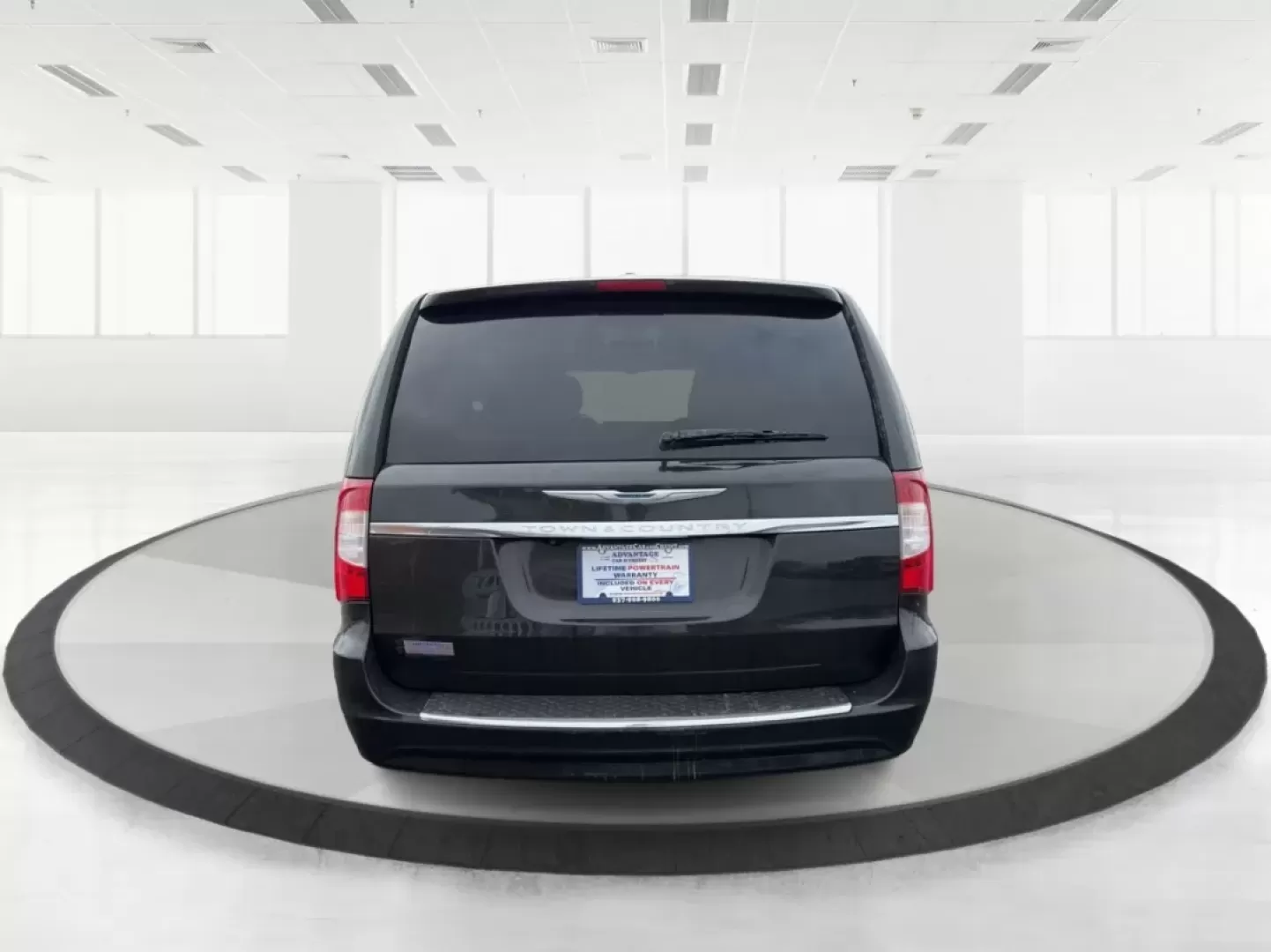 2015 Chrysler Town and Country Touring (2C4RC1BGXFR) with an 3.6L V-6 DOHC engine, 6-Speed Automatic transmission, located at 8750 N County Rd 25A, Piqua, OH, 45356, (937) 908-9800, 40.164391, -84.232513 - Are you a growing family searching for the perfect vehicle that effortlessly balances comfort, space, and style? Look no further! Advantage Car and Credit in Riverside, OH, is thrilled to present this stunning **2015 Chrysler Town and Country Touring**, designed for family adventures and daily com - Photo#3