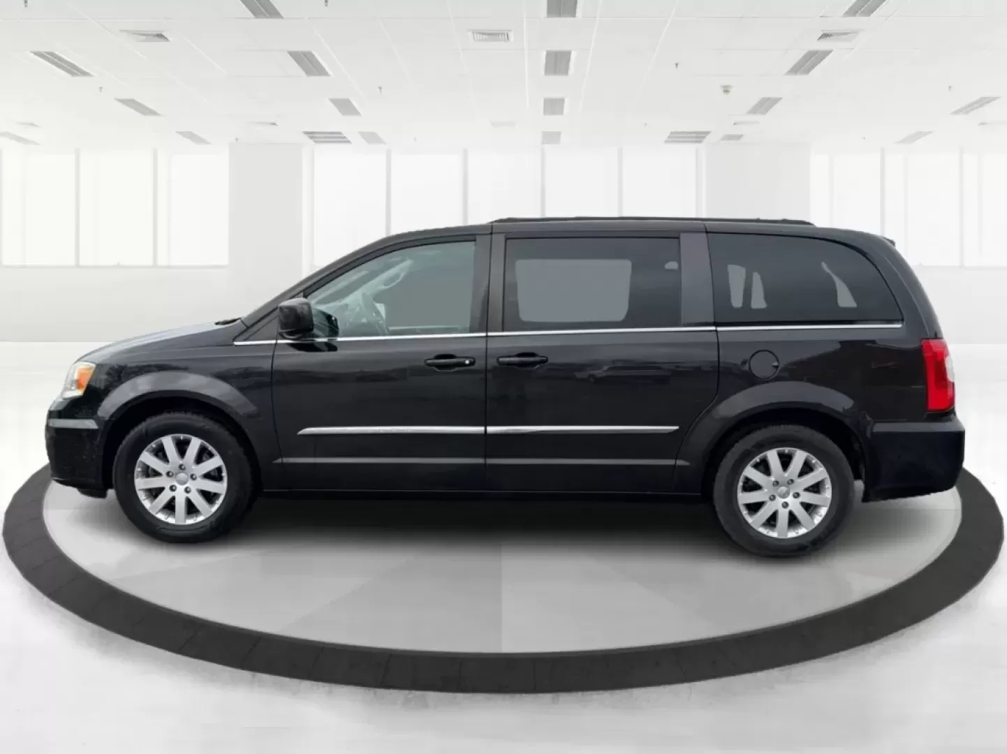 2015 Chrysler Town and Country Touring (2C4RC1BGXFR) with an 3.6L V-6 DOHC engine, 6-Speed Automatic transmission, located at 8750 N County Rd 25A, Piqua, OH, 45356, (937) 908-9800, 40.164391, -84.232513 - Are you a growing family searching for the perfect vehicle that effortlessly balances comfort, space, and style? Look no further! Advantage Car and Credit in Riverside, OH, is thrilled to present this stunning **2015 Chrysler Town and Country Touring**, designed for family adventures and daily com - Photo#5