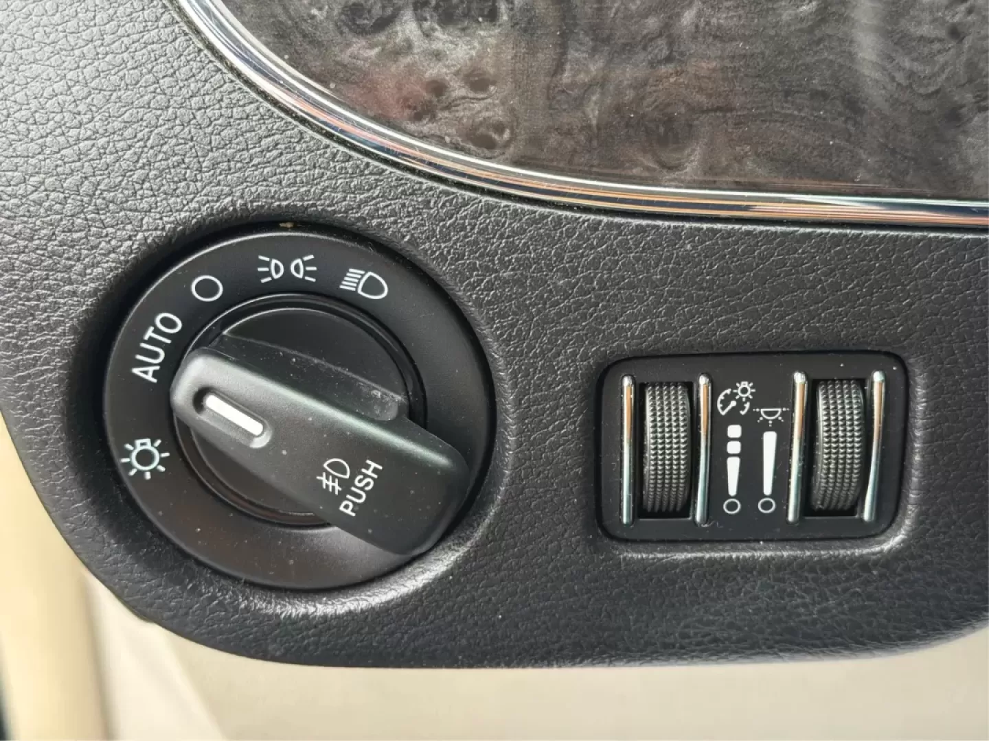 2015 Chrysler Town and Country Touring (2C4RC1BGXFR) with an 3.6L V-6 DOHC engine, 6-Speed Automatic transmission, located at 8750 N County Rd 25A, Piqua, OH, 45356, (937) 908-9800, 40.164391, -84.232513 - Are you a growing family searching for the perfect vehicle that effortlessly balances comfort, space, and style? Look no further! Advantage Car and Credit in Riverside, OH, is thrilled to present this stunning **2015 Chrysler Town and Country Touring**, designed for family adventures and daily com - Photo#17