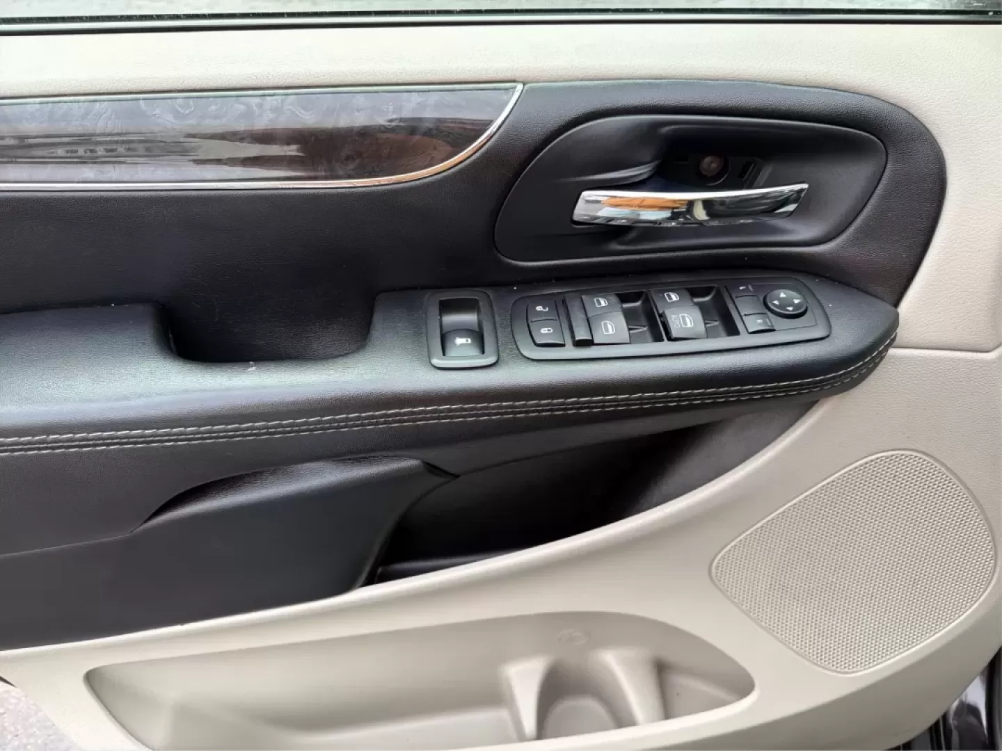 2015 Chrysler Town and Country Touring (2C4RC1BGXFR) with an 3.6L V-6 DOHC engine, 6-Speed Automatic transmission, located at 8750 N County Rd 25A, Piqua, OH, 45356, (937) 908-9800, 40.164391, -84.232513 - Are you a growing family searching for the perfect vehicle that effortlessly balances comfort, space, and style? Look no further! Advantage Car and Credit in Riverside, OH, is thrilled to present this stunning **2015 Chrysler Town and Country Touring**, designed for family adventures and daily com - Photo#19