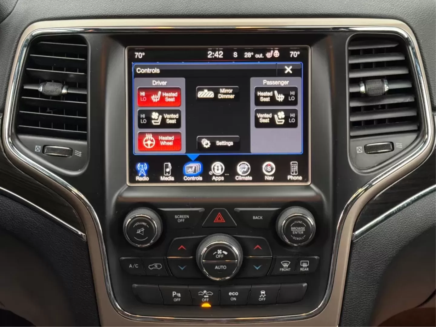 2015 Jeep Grand Cherokee Overland (1C4RJFCT6FC) with an Other engine, located at 1099 N County Rd 25A , Troy, OH, 45373, (937) 908-9800, 40.057079, -84.212883 - **Adventure Awaits: 2015 Jeep Grand Cherokee Overland - Your Perfect Family SUV!**<br /> <br /> If you're looking for a vehicle that perfectly balances comfort, style, and rugged capability, look no further than this stunning 2015 Jeep Grand Cherokee Overland. This SUV is not just a mode of transpor - Photo#13