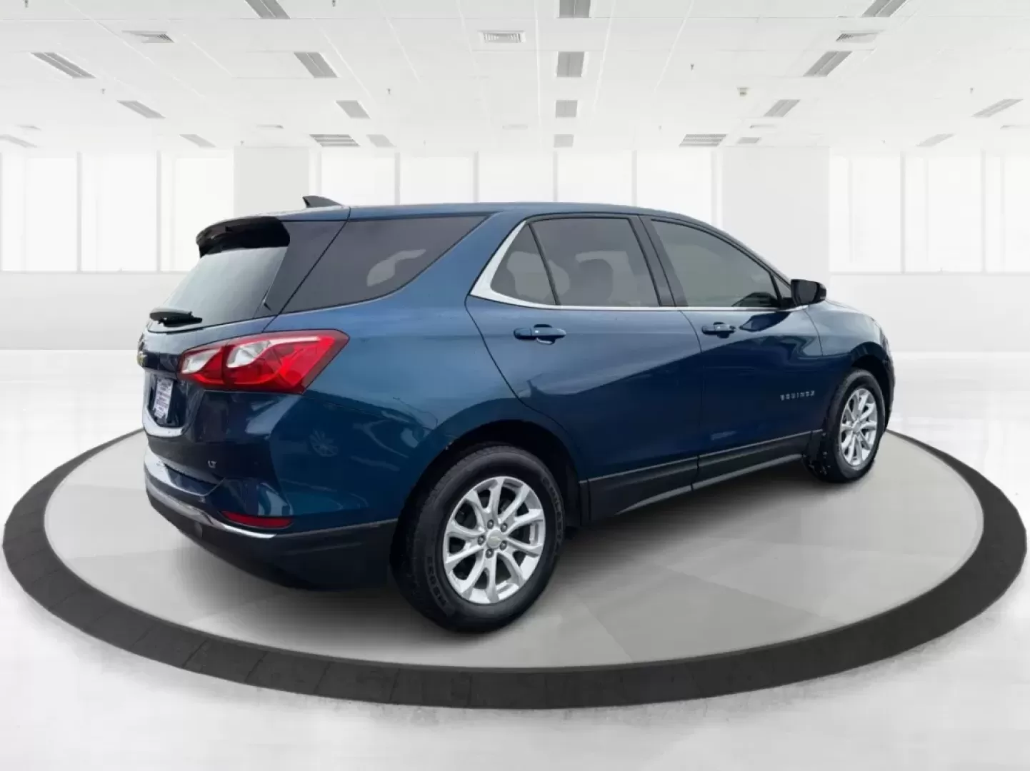 2019 Chevrolet Equinox LT (2GNAXKEV8K6) with an 1.5L I-4 gasoline direct injection engine, located at 880 E. National Road, Vandalia, OH, 45377, (937) 908-9800, 39.891918, -84.183594 - **Adventure Awaits with the 2019 Chevrolet Equinox LT at Advantage Car and Credit - Vandalia!**<br /> <br /> Discover the freedom of the open road with the 2019 Chevrolet Equinox LT, the perfect vehicle for your next adventure or daily commute. Whether you're navigating the bustling streets of Vanda - Photo#2