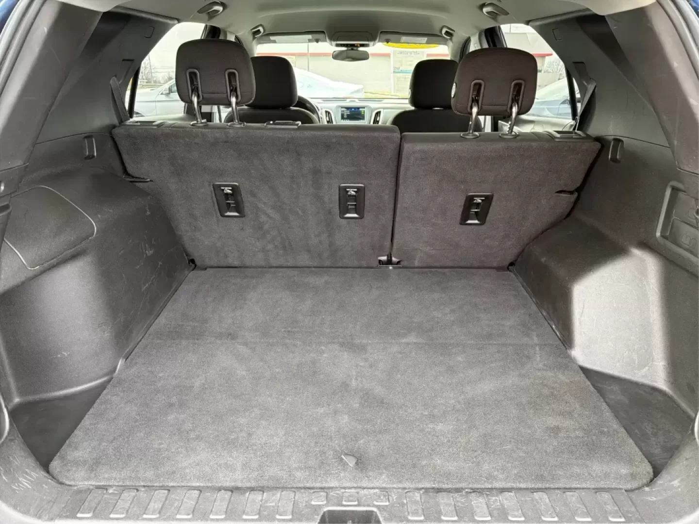 2019 Chevrolet Equinox LT (2GNAXKEV8K6) with an 1.5L I-4 gasoline direct injection engine, located at 880 E. National Road, Vandalia, OH, 45377, (937) 908-9800, 39.891918, -84.183594 - **Adventure Awaits with the 2019 Chevrolet Equinox LT at Advantage Car and Credit - Vandalia!**<br /> <br /> Discover the freedom of the open road with the 2019 Chevrolet Equinox LT, the perfect vehicle for your next adventure or daily commute. Whether you're navigating the bustling streets of Vanda - Photo#12