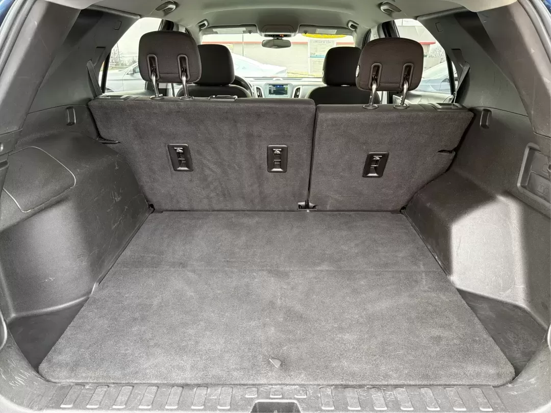 2019 Chevrolet Equinox LT (2GNAXKEV8K6) with an 1.5L I-4 gasoline direct injection engine, located at 880 E. National Road, Vandalia, OH, 45377, (937) 908-9800, 39.891918, -84.183594 - **Adventure Awaits with the 2019 Chevrolet Equinox LT at Advantage Car and Credit - Vandalia!**<br /> <br /> Discover the freedom of the open road with the 2019 Chevrolet Equinox LT, the perfect vehicle for your next adventure or daily commute. Whether you're navigating the bustling streets of Vanda - Photo#12