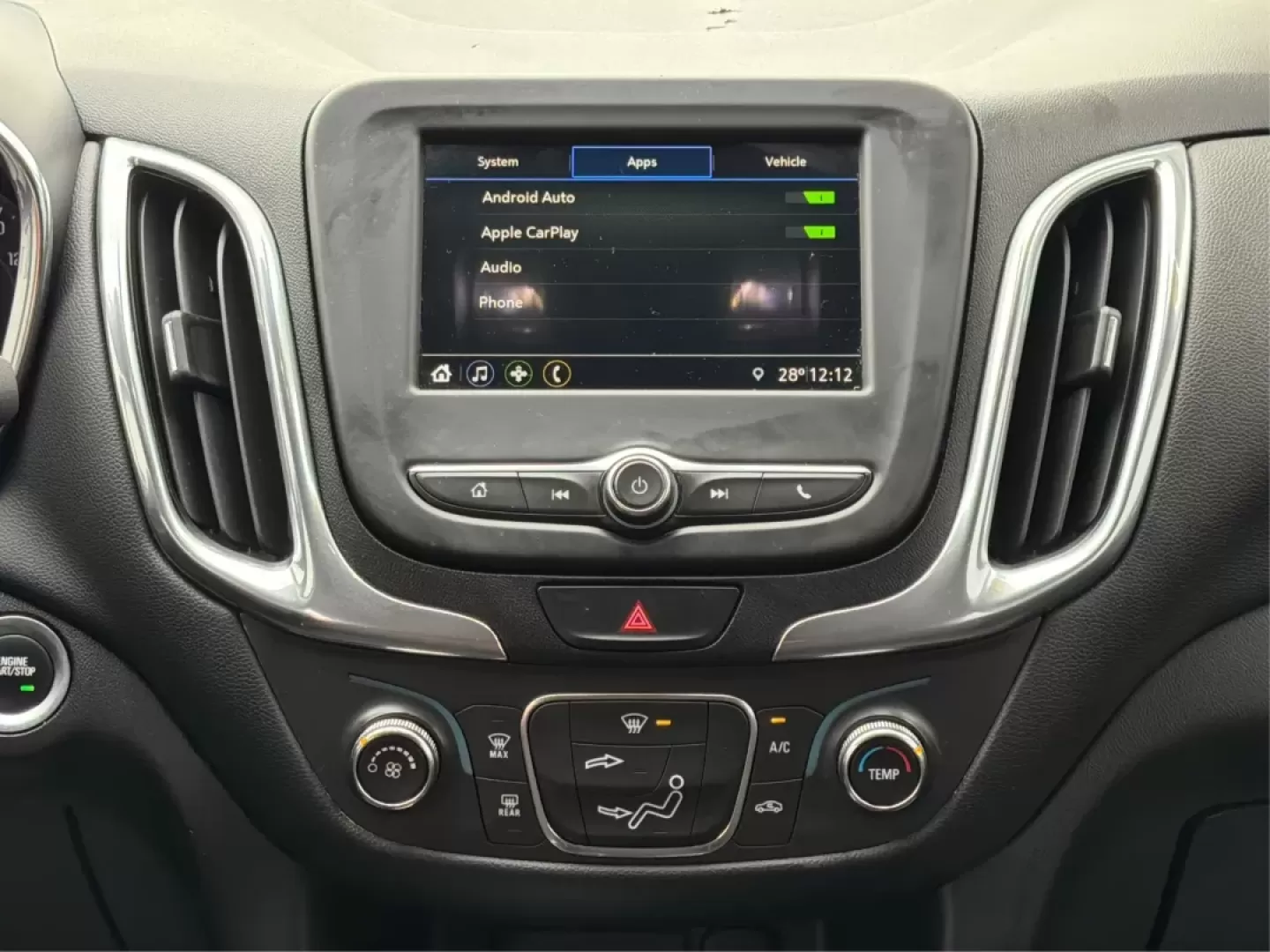 2019 Chevrolet Equinox LT (2GNAXKEV8K6) with an 1.5L I-4 gasoline direct injection engine, located at 880 E. National Road, Vandalia, OH, 45377, (937) 908-9800, 39.891918, -84.183594 - **Adventure Awaits with the 2019 Chevrolet Equinox LT at Advantage Car and Credit - Vandalia!**<br /> <br /> Discover the freedom of the open road with the 2019 Chevrolet Equinox LT, the perfect vehicle for your next adventure or daily commute. Whether you're navigating the bustling streets of Vanda - Photo#13