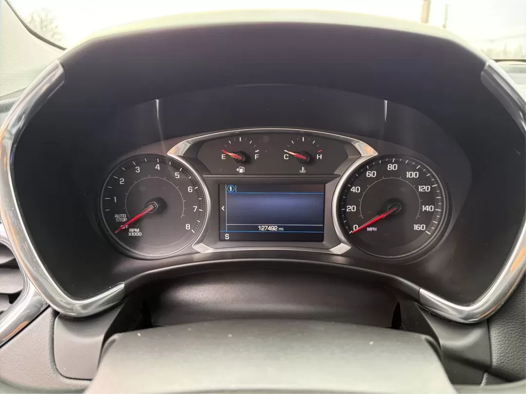 2019 Chevrolet Equinox LT (2GNAXKEV8K6) with an 1.5L I-4 gasoline direct injection engine, located at 880 E. National Road, Vandalia, OH, 45377, (937) 908-9800, 39.891918, -84.183594 - **Adventure Awaits with the 2019 Chevrolet Equinox LT at Advantage Car and Credit - Vandalia!**<br /> <br /> Discover the freedom of the open road with the 2019 Chevrolet Equinox LT, the perfect vehicle for your next adventure or daily commute. Whether you're navigating the bustling streets of Vanda - Photo#15