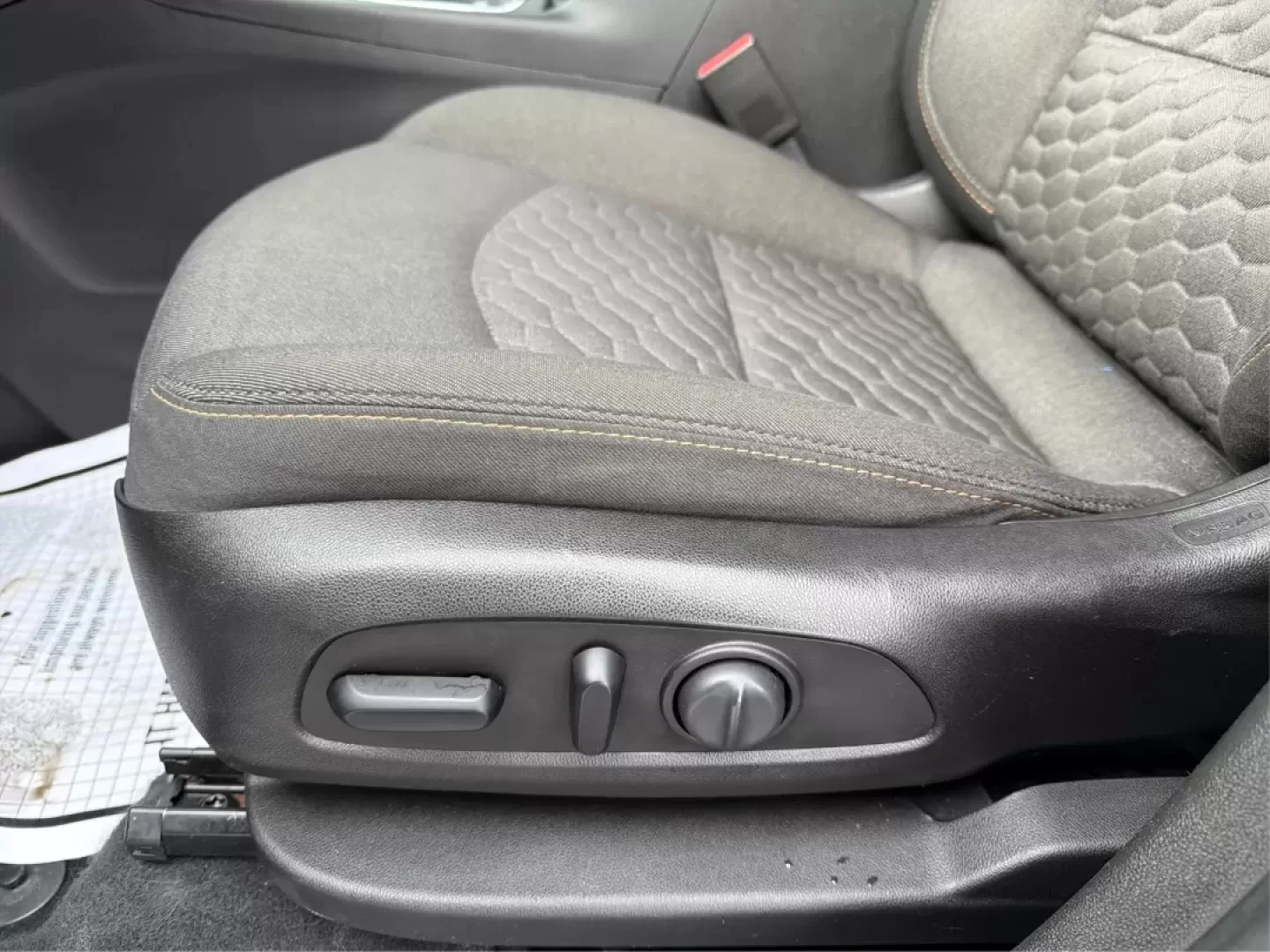 2019 Chevrolet Equinox LT (2GNAXKEV8K6) with an 1.5L I-4 gasoline direct injection engine, located at 880 E. National Road, Vandalia, OH, 45377, (937) 908-9800, 39.891918, -84.183594 - **Adventure Awaits with the 2019 Chevrolet Equinox LT at Advantage Car and Credit - Vandalia!**<br /> <br /> Discover the freedom of the open road with the 2019 Chevrolet Equinox LT, the perfect vehicle for your next adventure or daily commute. Whether you're navigating the bustling streets of Vanda - Photo#18